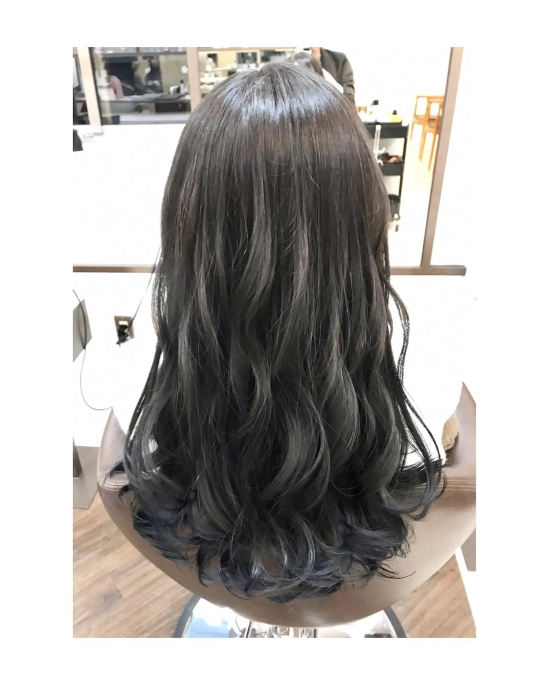 ロング カラー パーマ ヘアアレンジ ブリーチ ネイビーカラー ブリーチなしカラー ロング APSEE メンズカラー特化のヘアスタイル