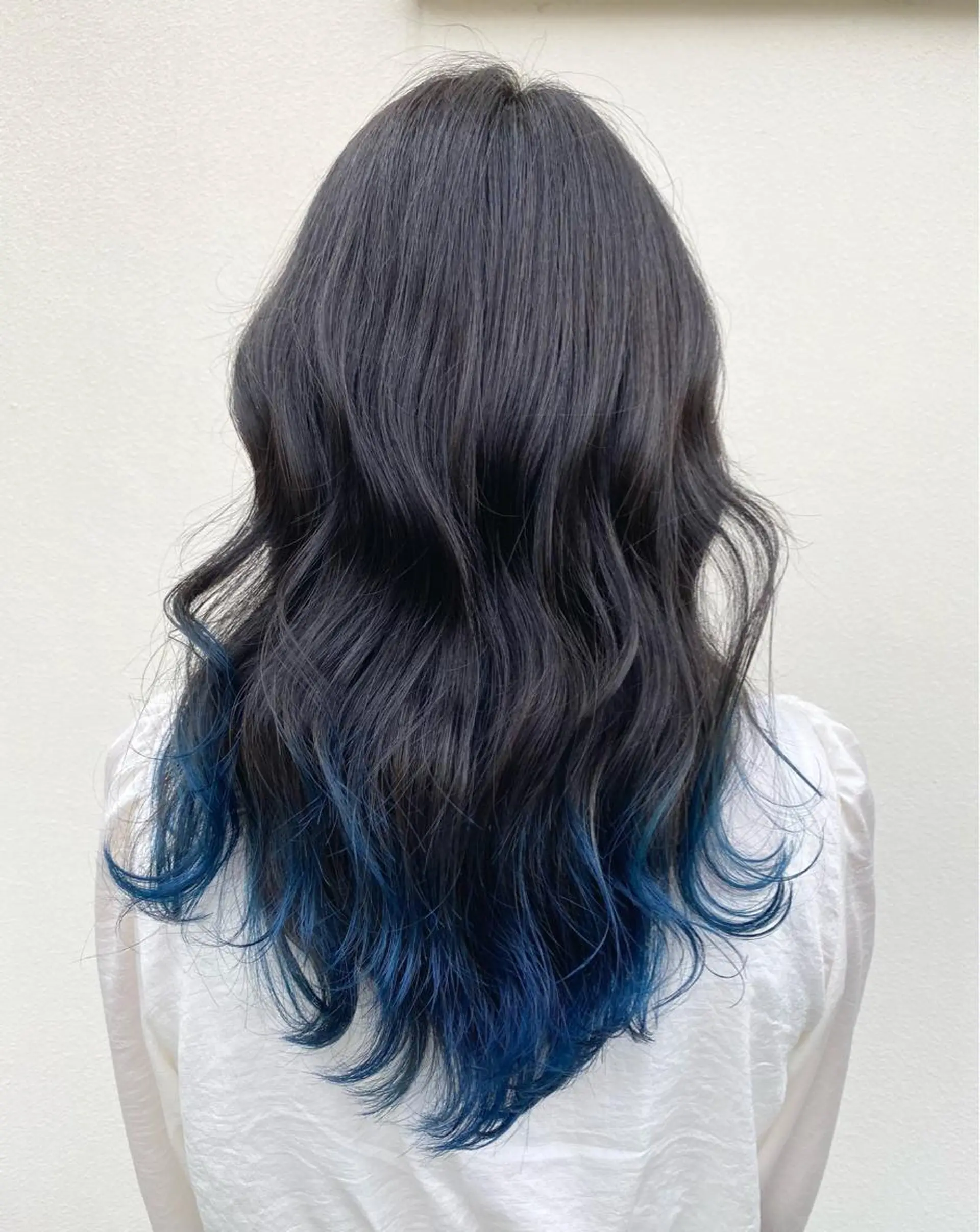 セミロング カラー ブルーカラー グラデーションカラー カラースペシャリスト しょう🧑🏼‍🎨のヘアスタイル