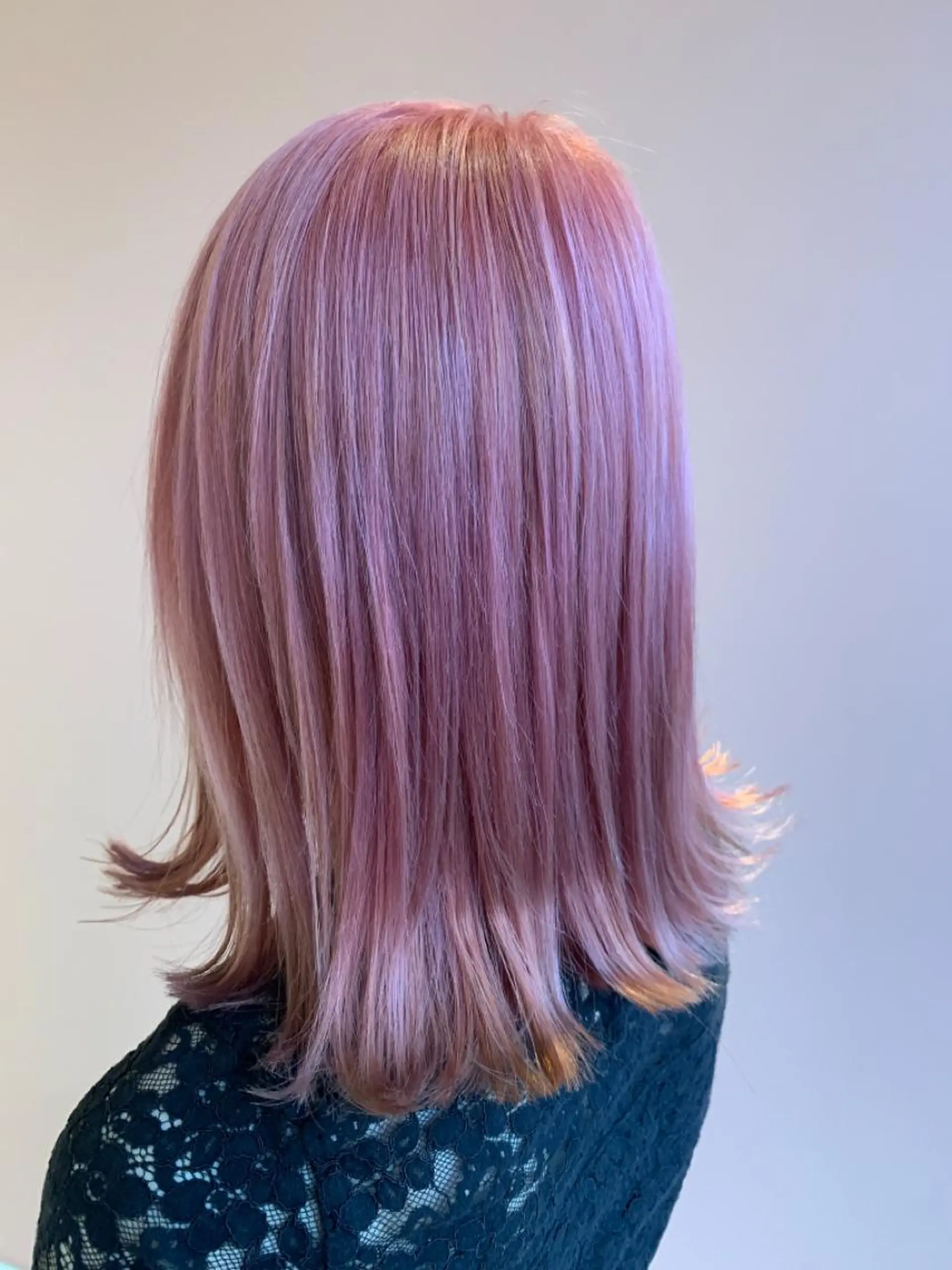 ミディアム カラー メンズ ピンクカラー ヘアカラー トリートメント LUXBE LUCEのヘアスタイル