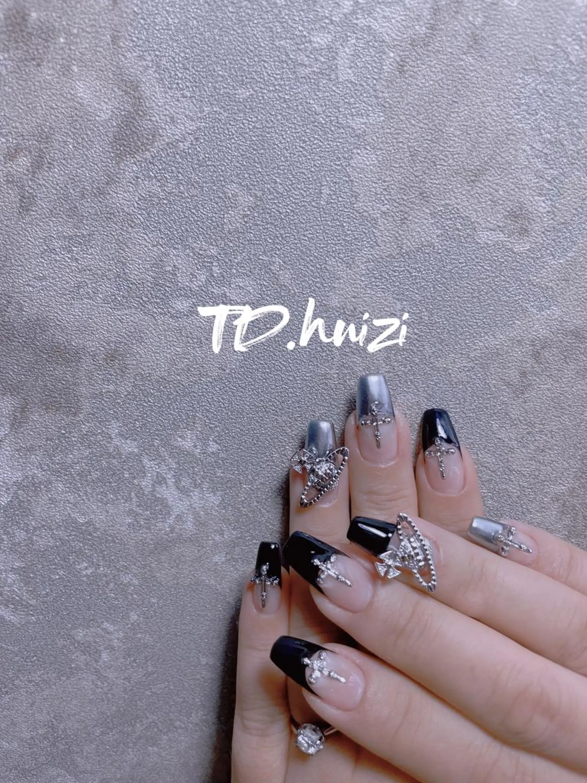 セミロング めぐみのネイルサロン スタッフ練習のネイルデザイン