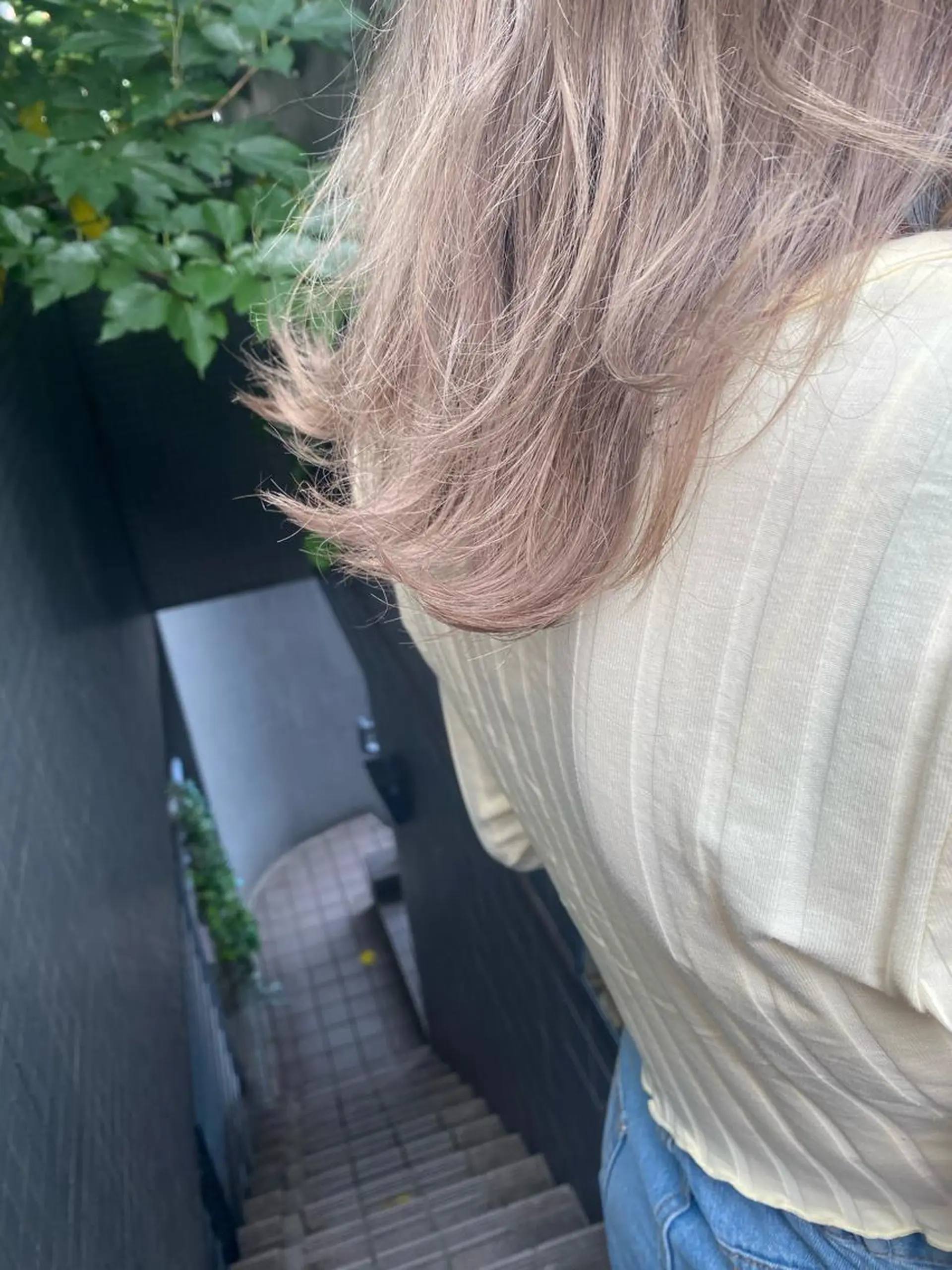 ミディアム カラー ベージュカラー ホワイトベージュ GO TO DAY渋谷モディ店所属・stylist トモヤのヘアスタイル