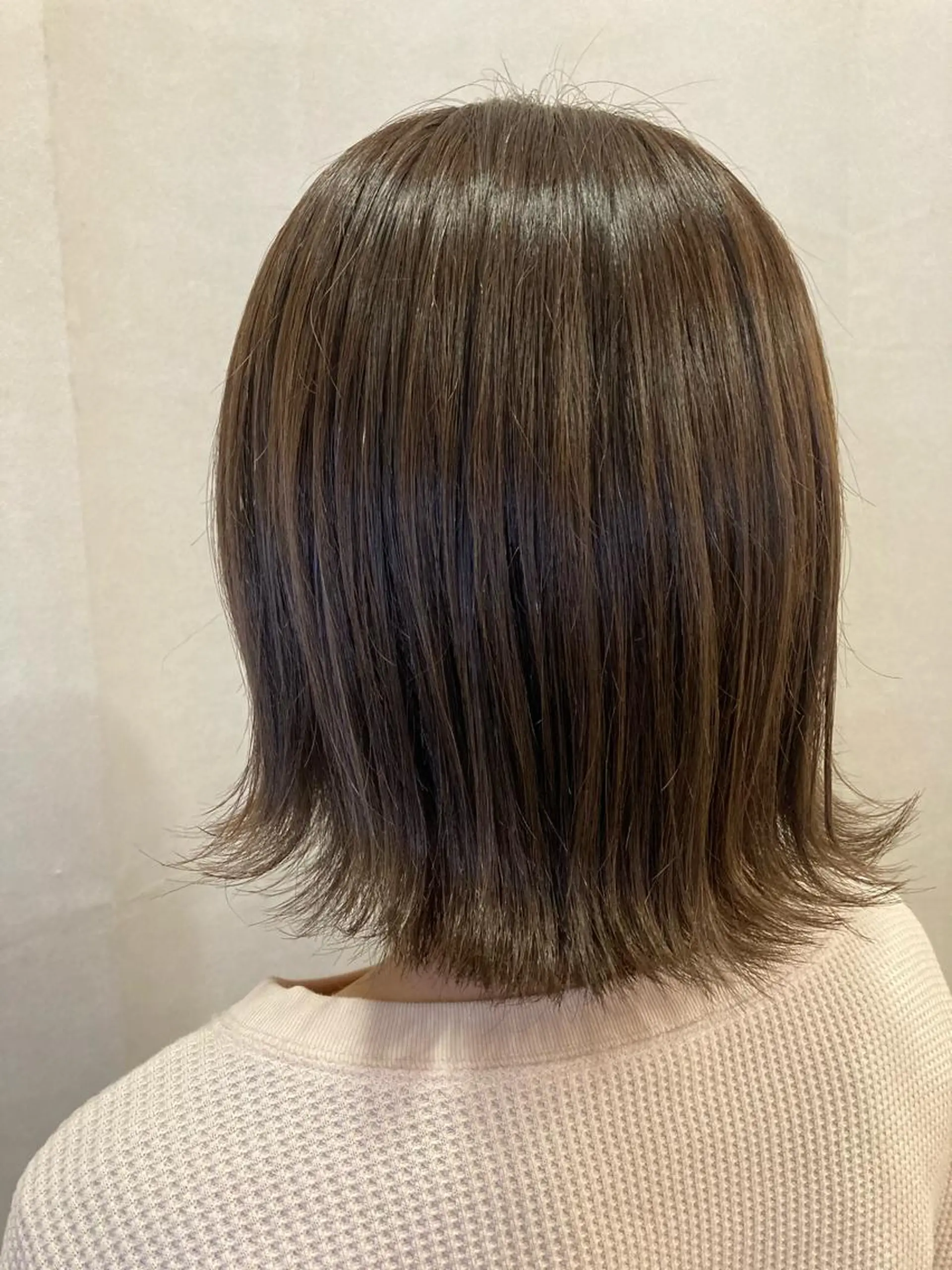 ミディアム カラー 宮原 佳苗のヘアスタイル