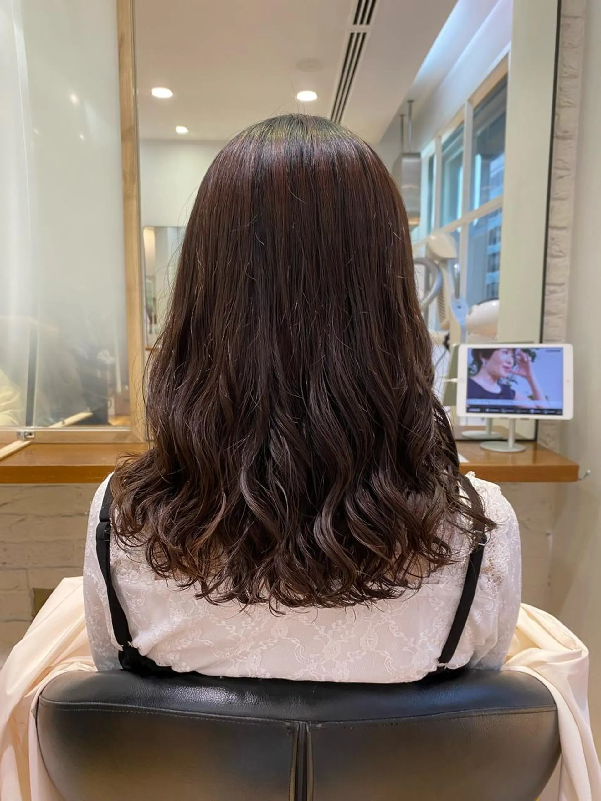 ミディアム パーマ 土門 茜のヘアスタイル