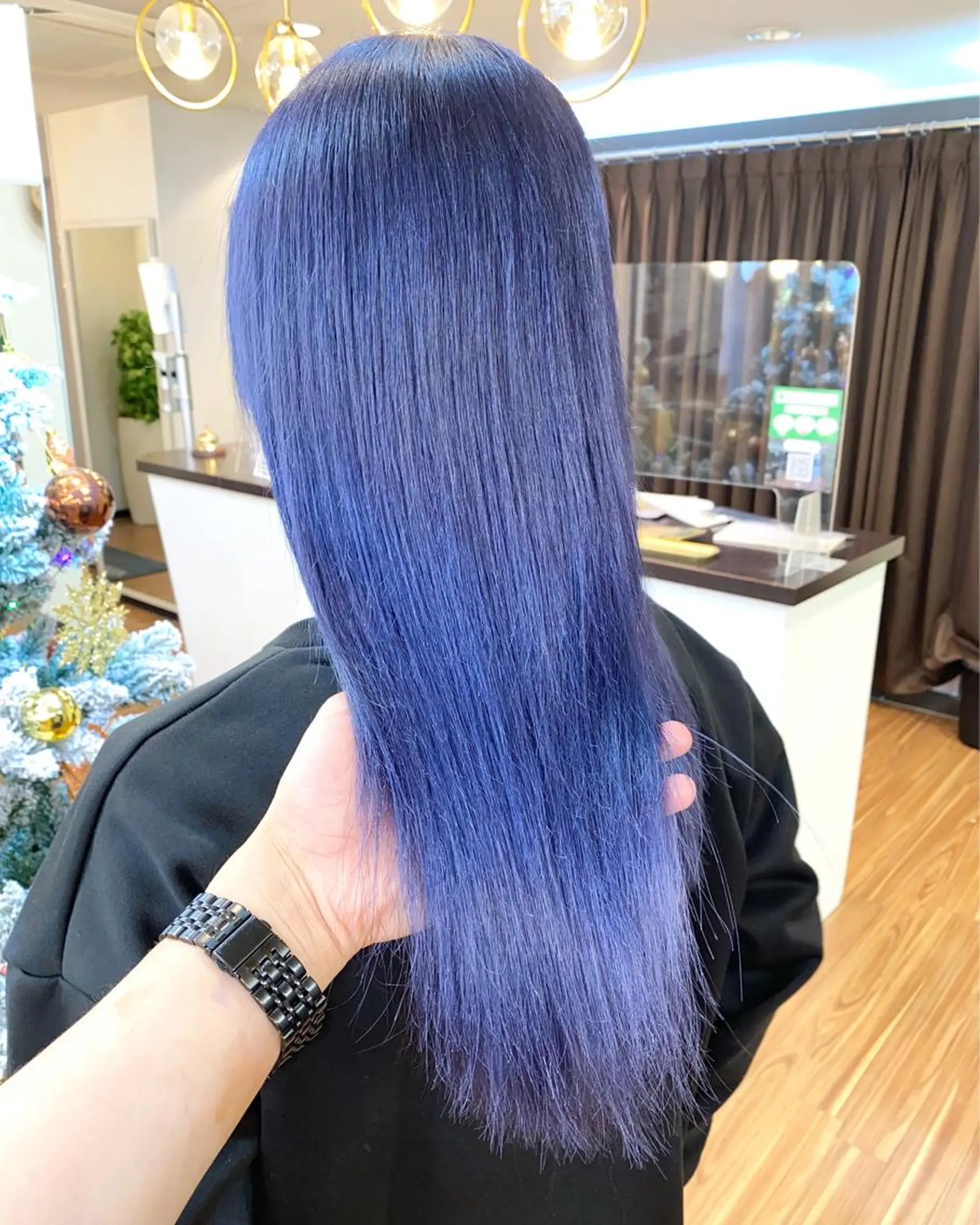 ロング カラー ブリーチ ブルーカラー 色ムラ修正の神様 新宿ハイトーンかすみのヘアスタイル