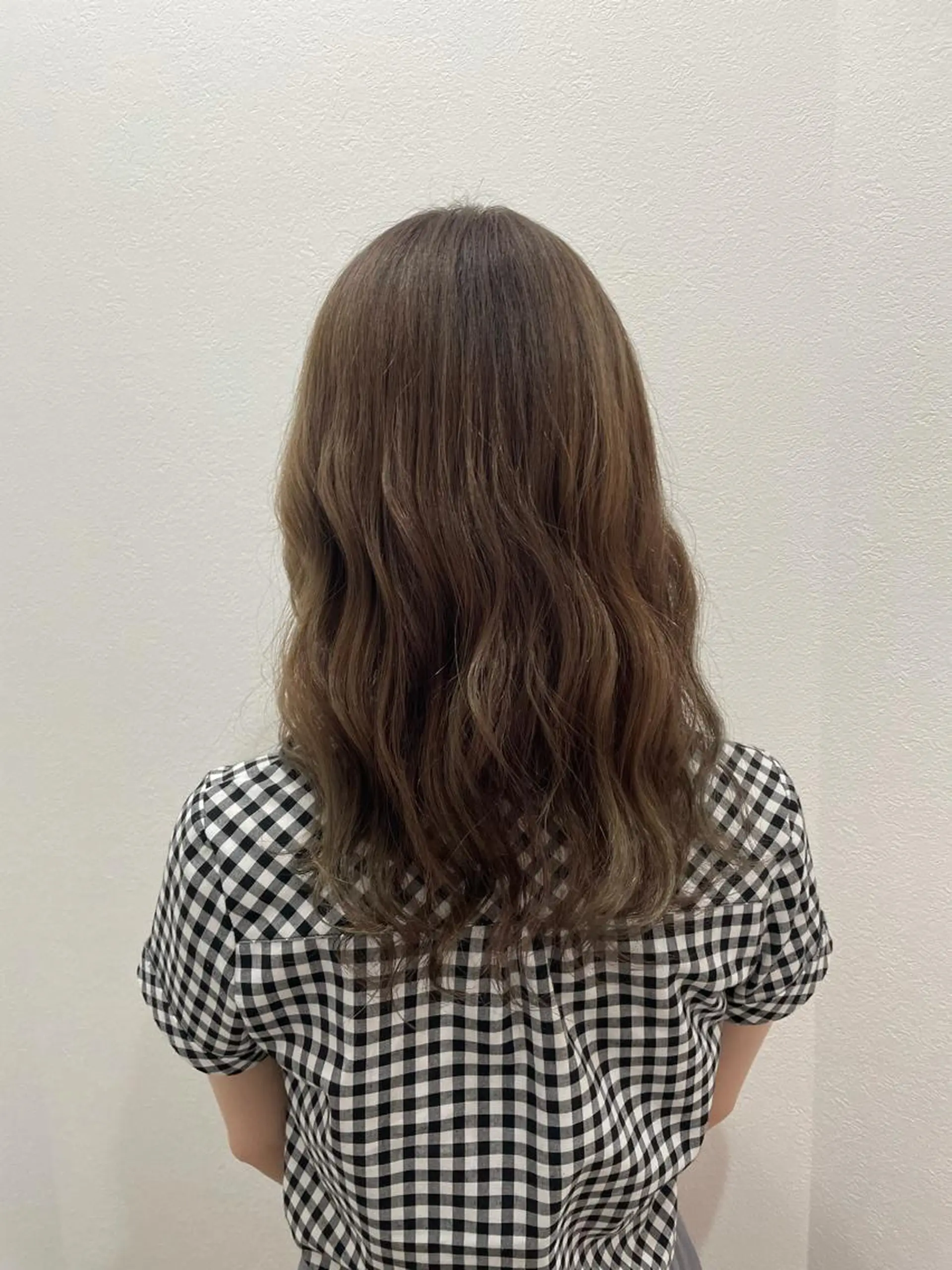 セミロング カラー ヘアカラー トリートメント 山本 愛永のヘアスタイル