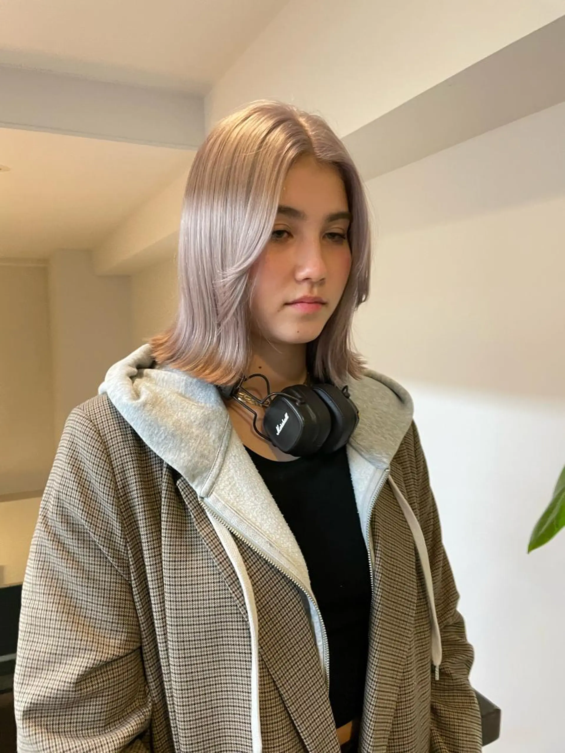 ミディアム カラー ネイル マツエク・マツパ アイブロウ ヘアカラー トリートメント ⭐ハイトーンブリーチ ミルクティーピンクのヘアスタイル