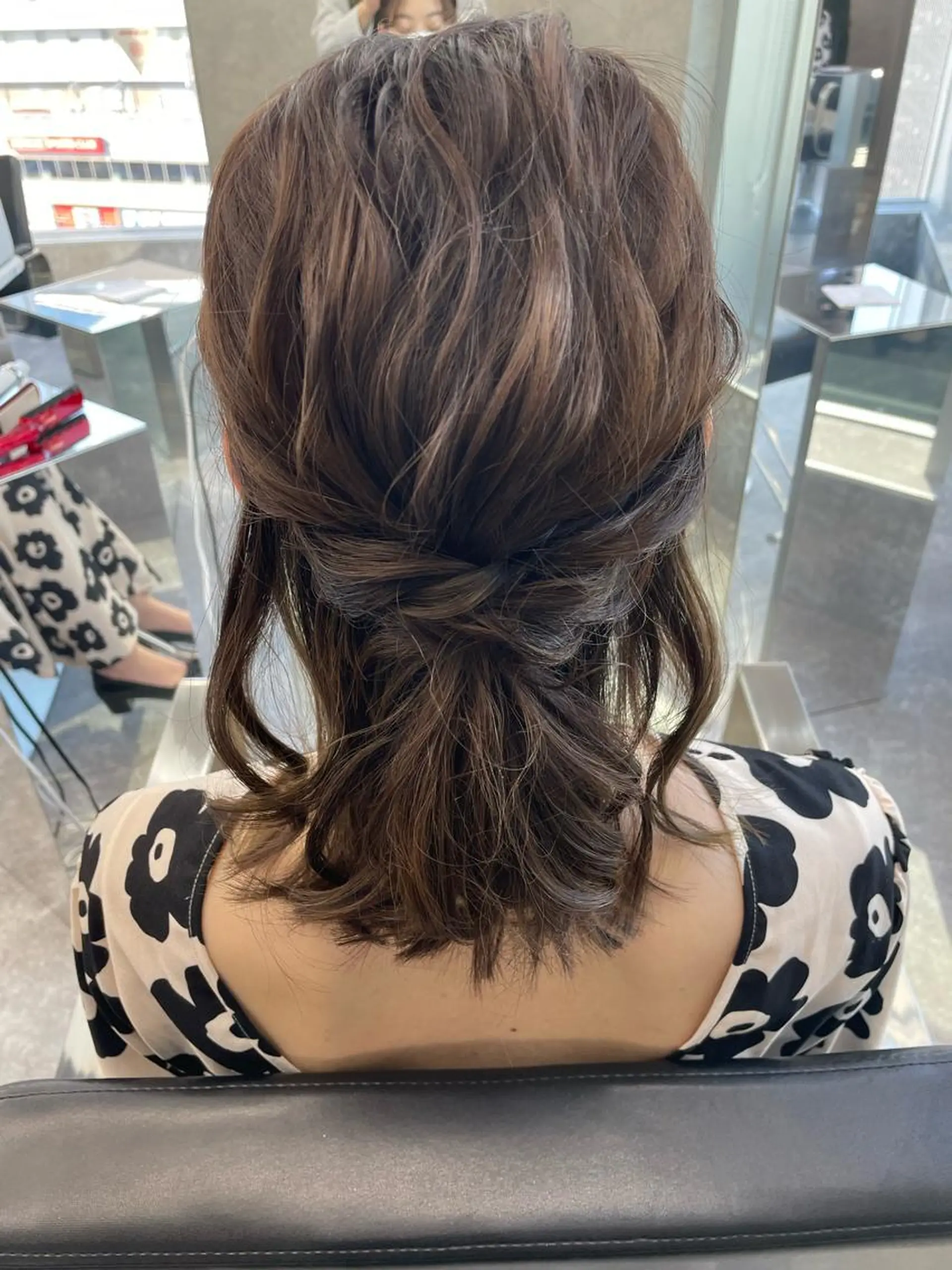 ミディアム ヘアアレンジ 口コミ高評価✨ 安達ももかのマツエク・マツパデザイン