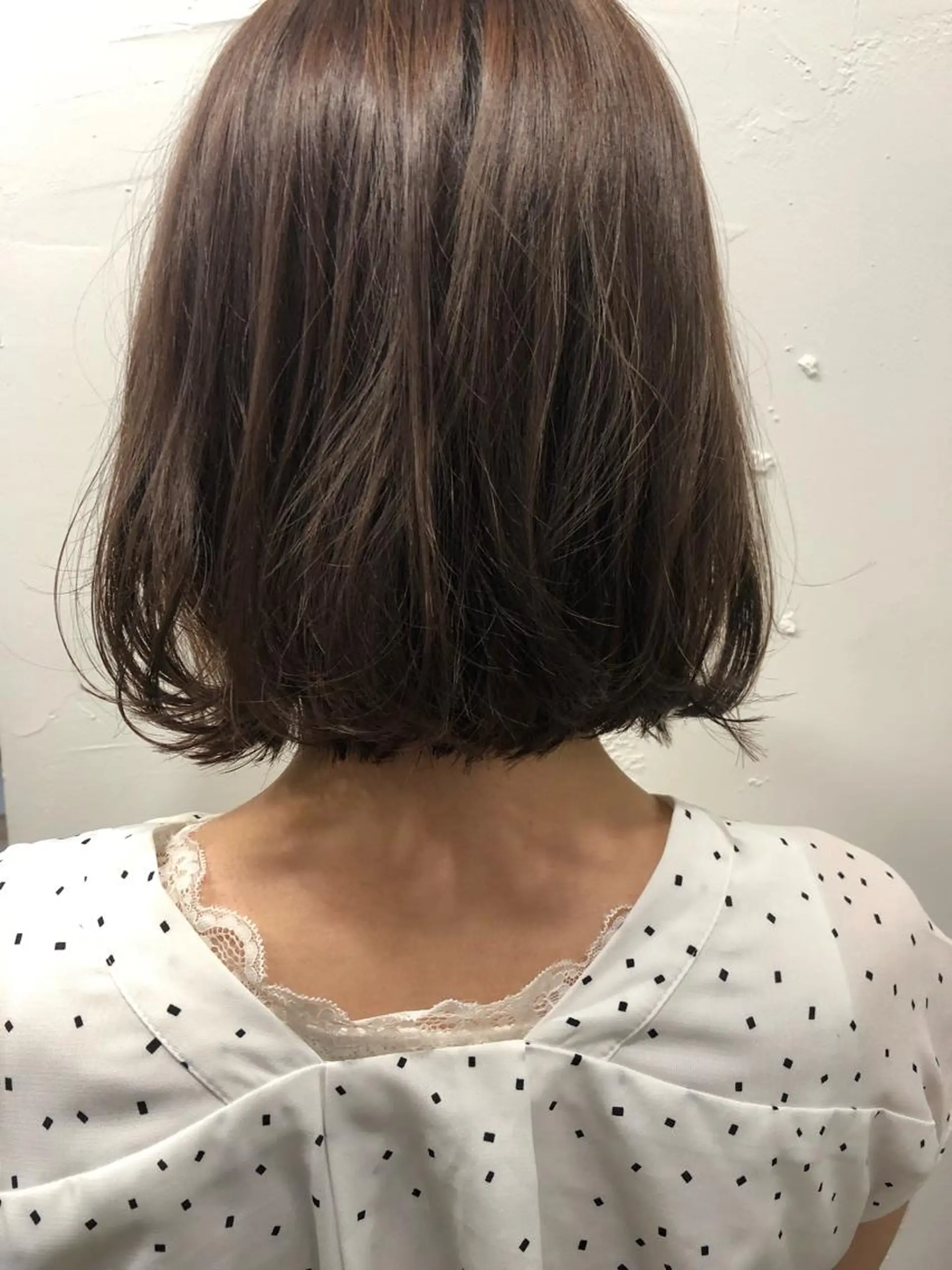 ミディアム AYANO ／レイヤー／オリーブのヘアスタイル