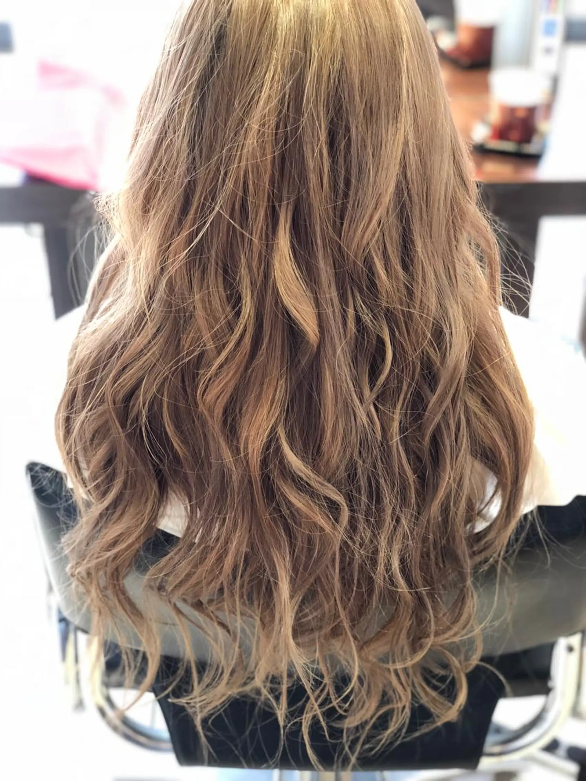 ロング カラー ベージュカラー ミルクティーベージュ GISELAジゼラ所属・手塚 亮汰のヘアスタイル