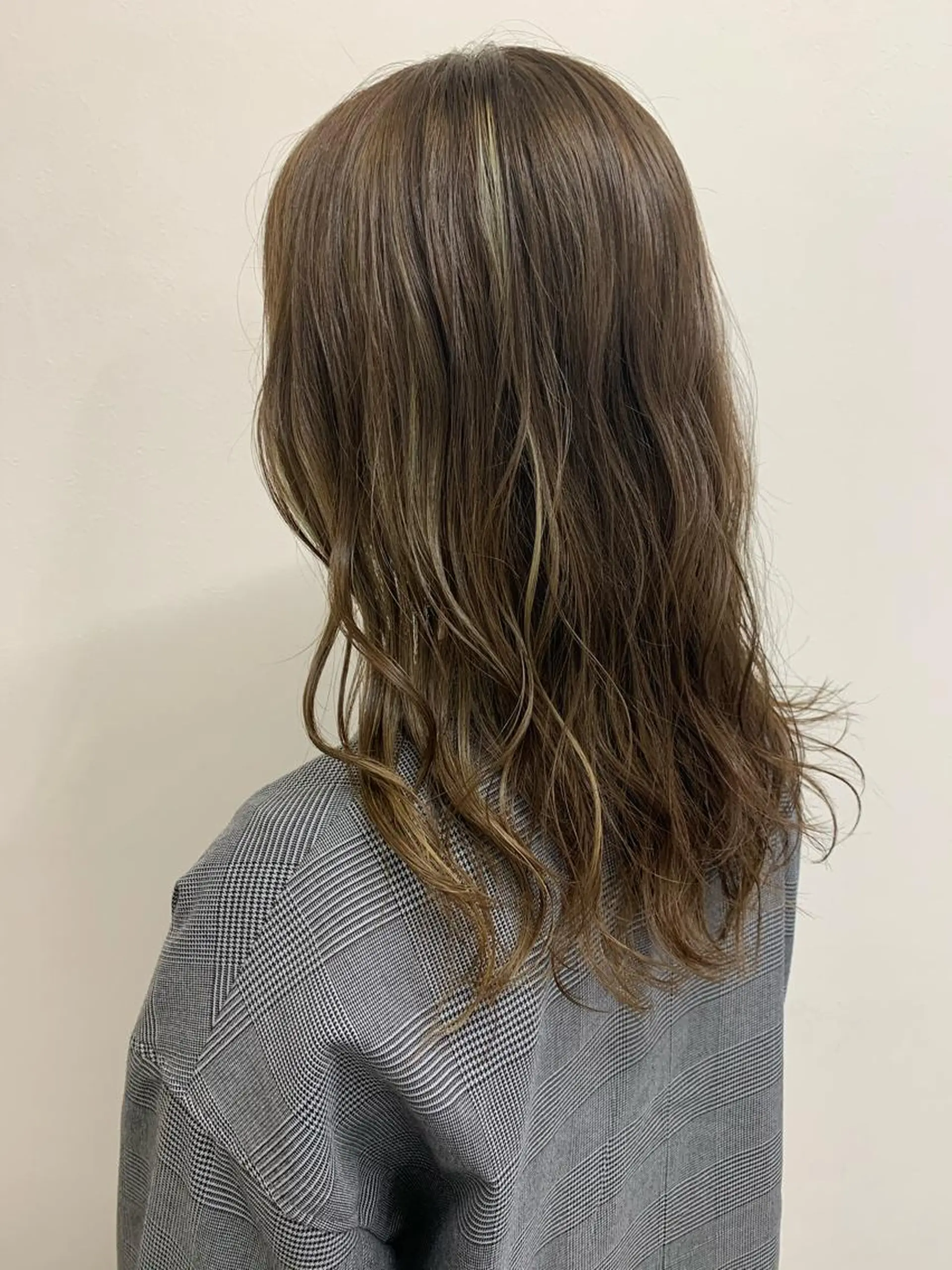 セミロング カラー 肌に馴染む暗髪 梅田・増田のヘアスタイル