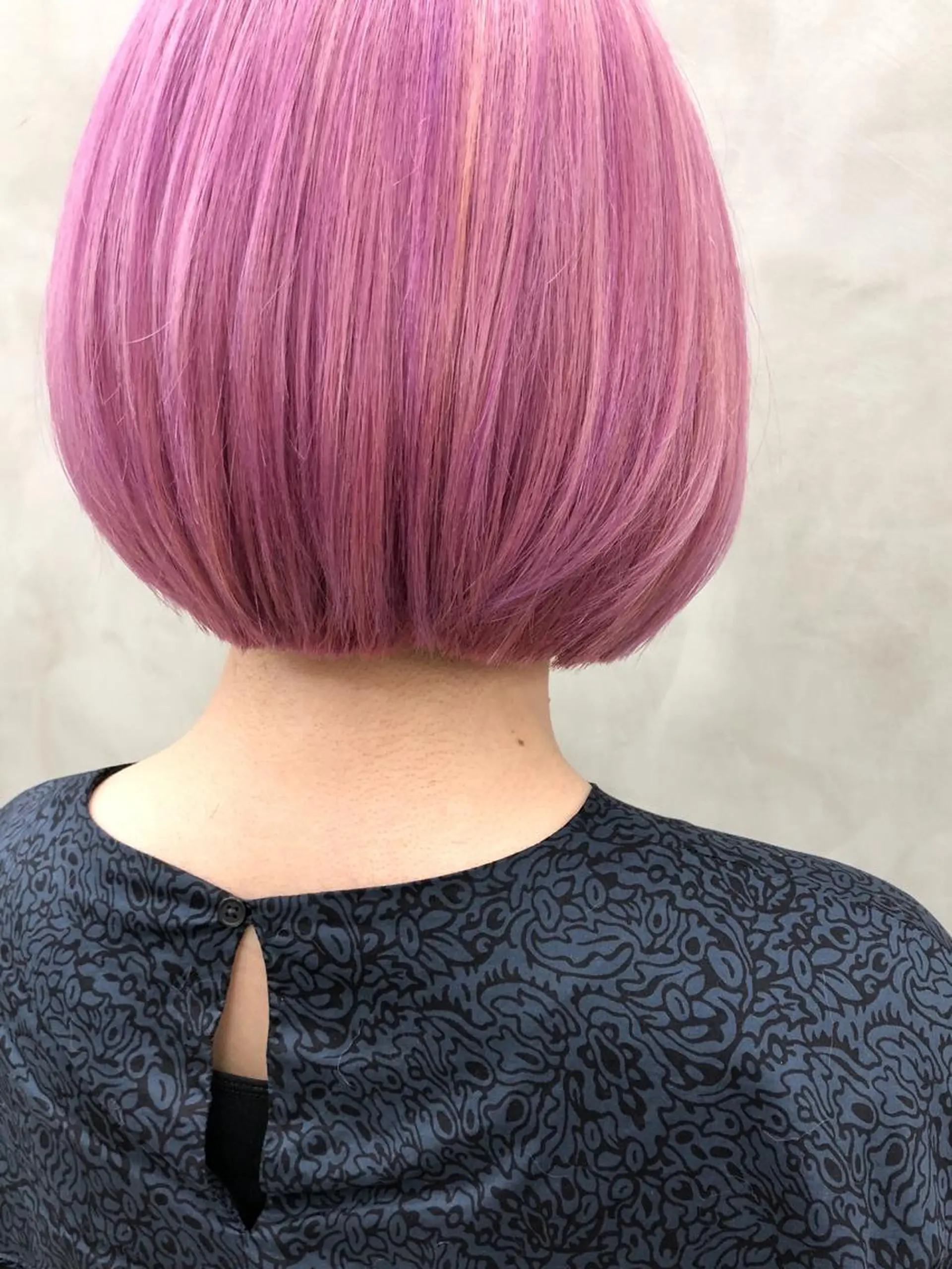 ショート カラー アッシュ ブリーチ ピンクカラー ピンクアッシュ パープルカラー ショート・ボブ 徳竹淳一のヘアスタイル