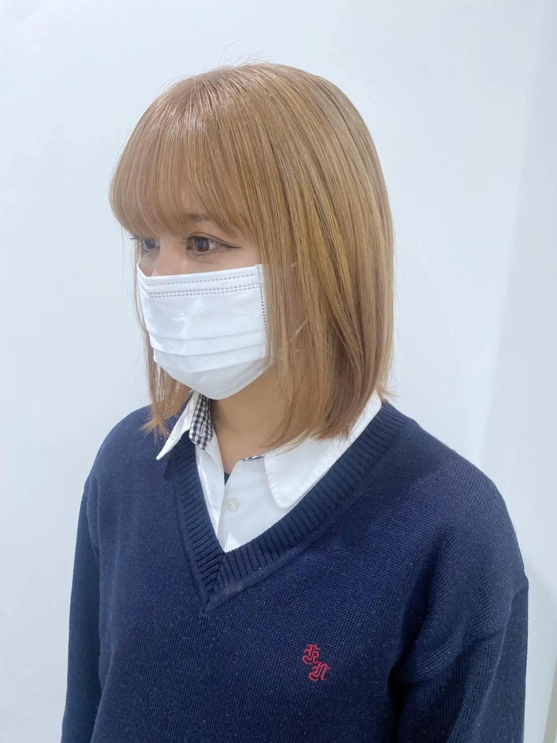 ミディアム カラー ブロンド カット ヘアカラー 小顔レイヤー/ ベージュ🤍Rieのヘアスタイル