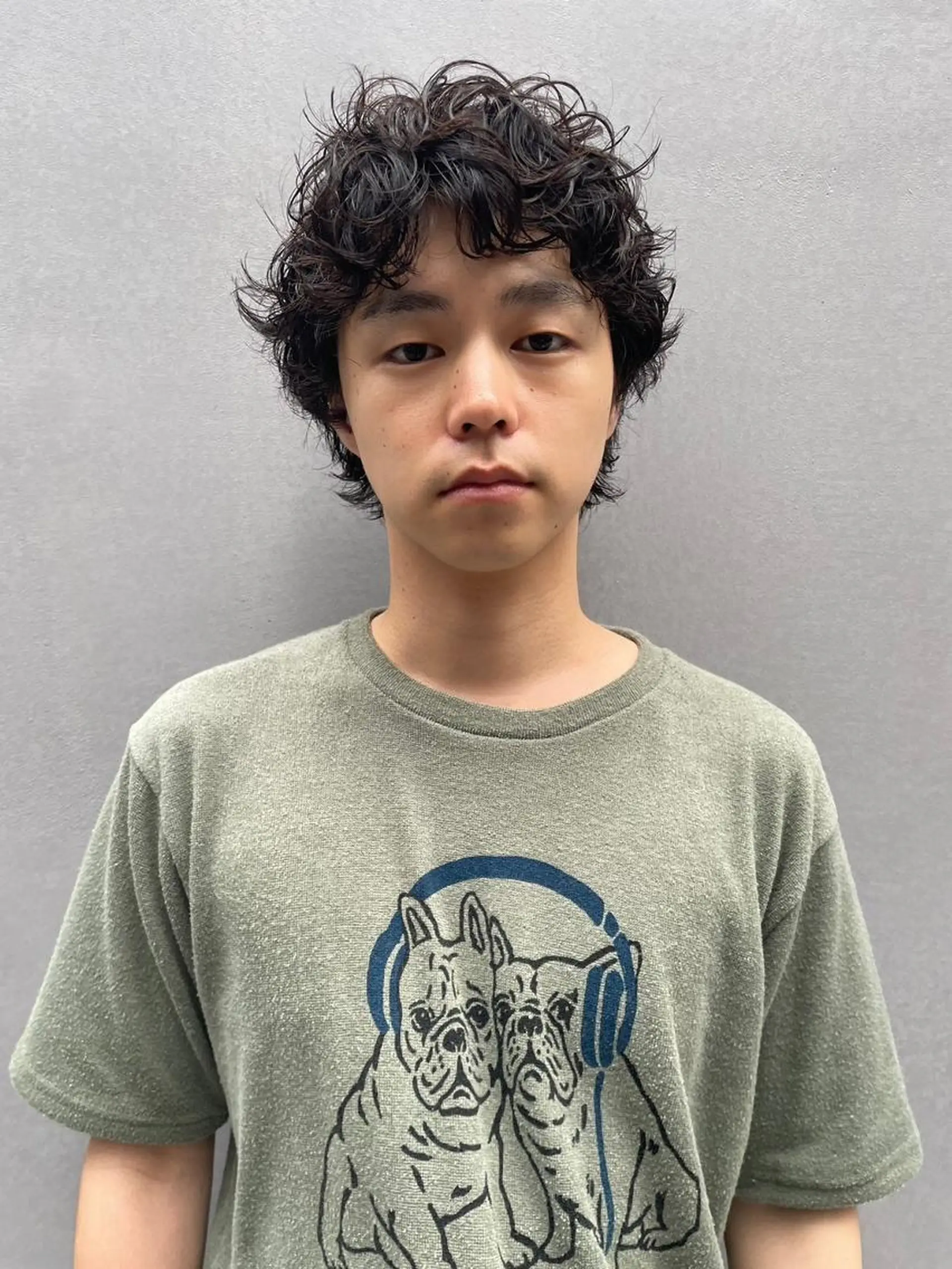 ショート メンズ パーマ メンズブリーチ センターパート ダウンパーマ フェードカット メンズハイライト カット 縮毛矯正 CEINE loqのヘアスタイル