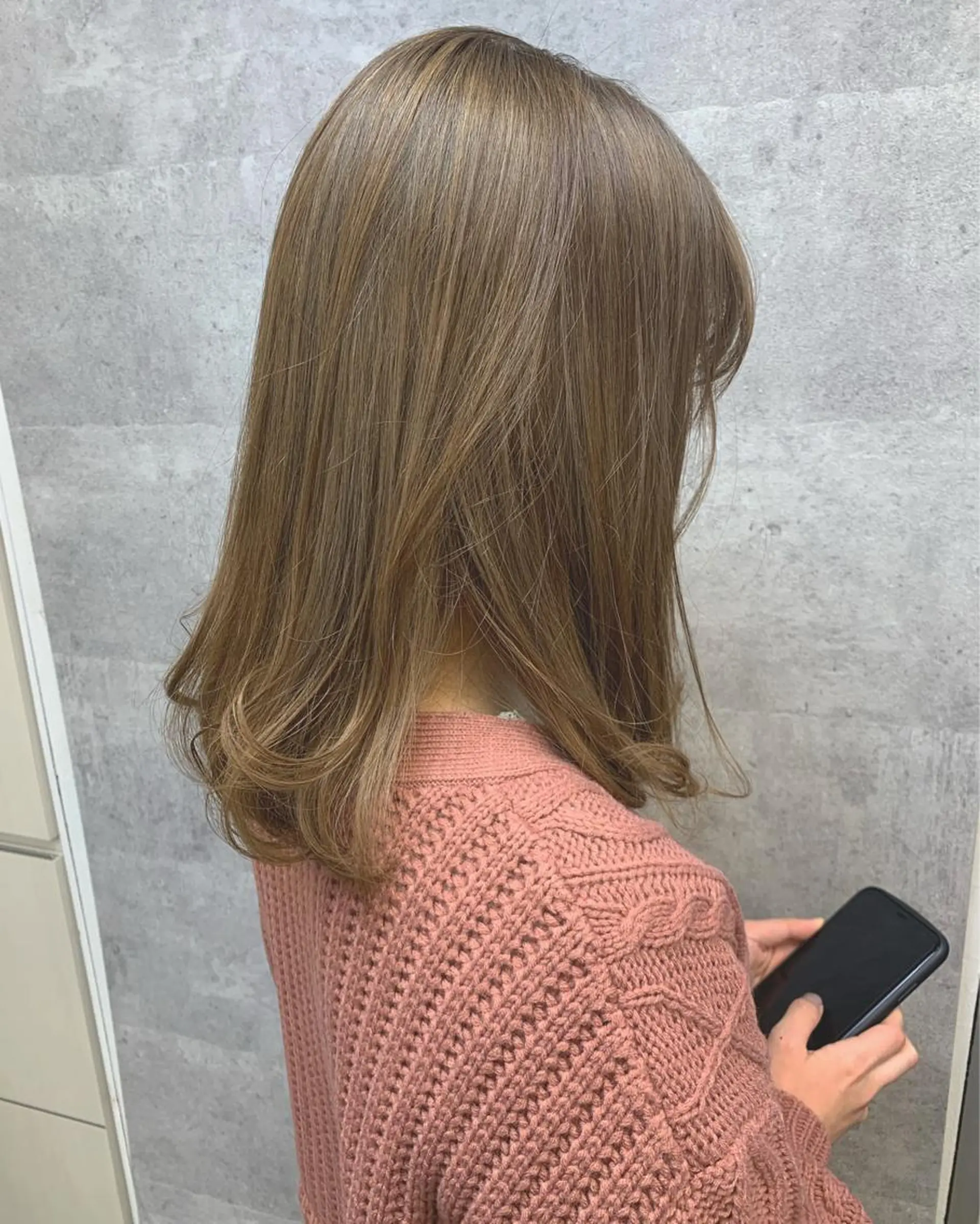 ミディアム カラー ベージュカラー ミルクティーベージュ ヘアカラー Chara Chalone所属・今野 美栄のヘアスタイル