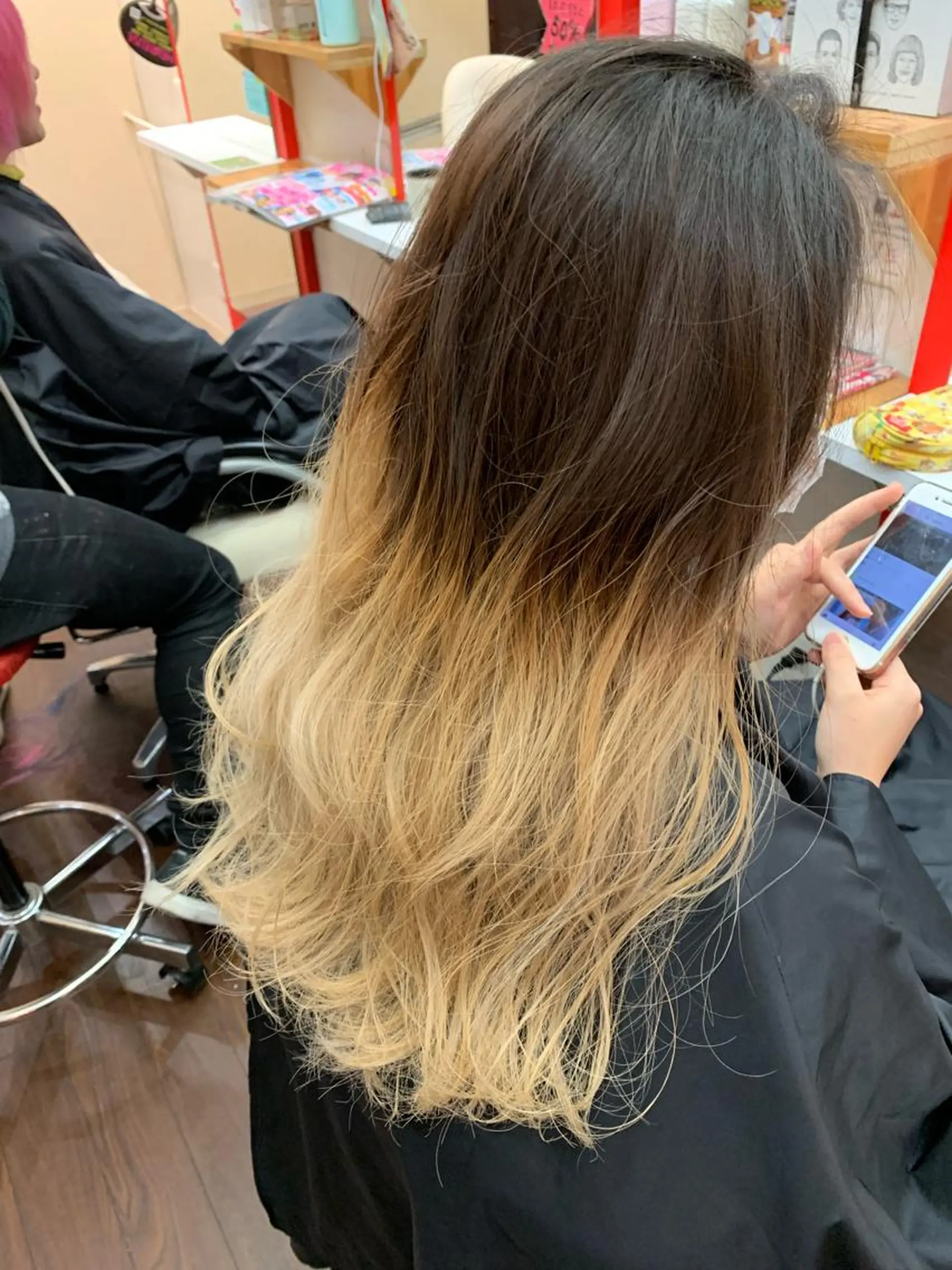 セミロング カラー ヘアアレンジ グラデーションカラー ハイトーンカラー 今村公介 ブリーチ特化、派手髪のヘアスタイル