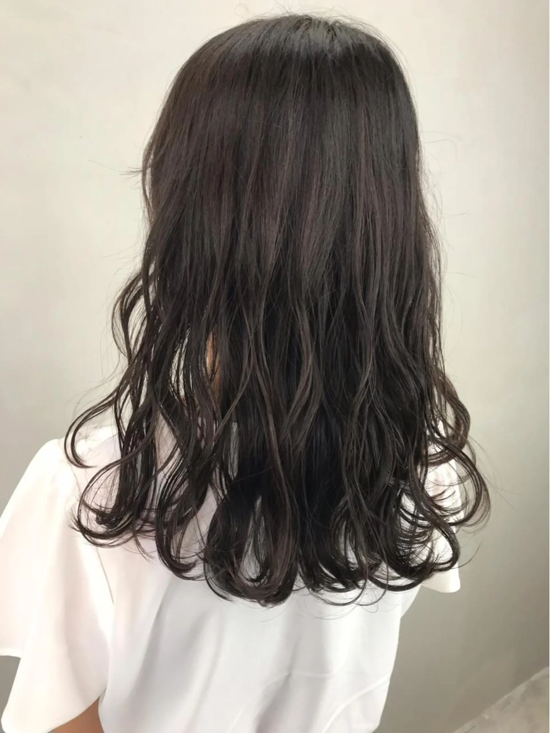 ミディアム カラー ブラウンカラー ダークブラウン yui .のヘアスタイル