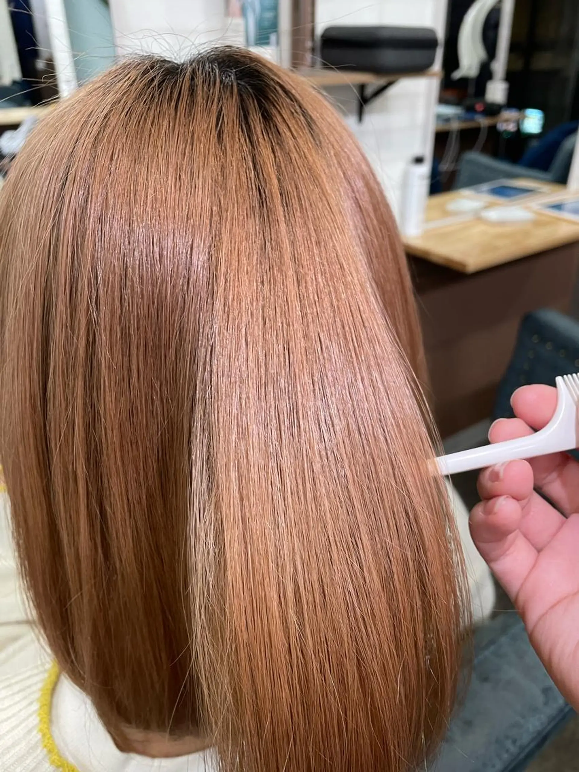 ミディアム 酸性ストレート イヤリングカラー Ai 浅草橋店のヘアスタイル