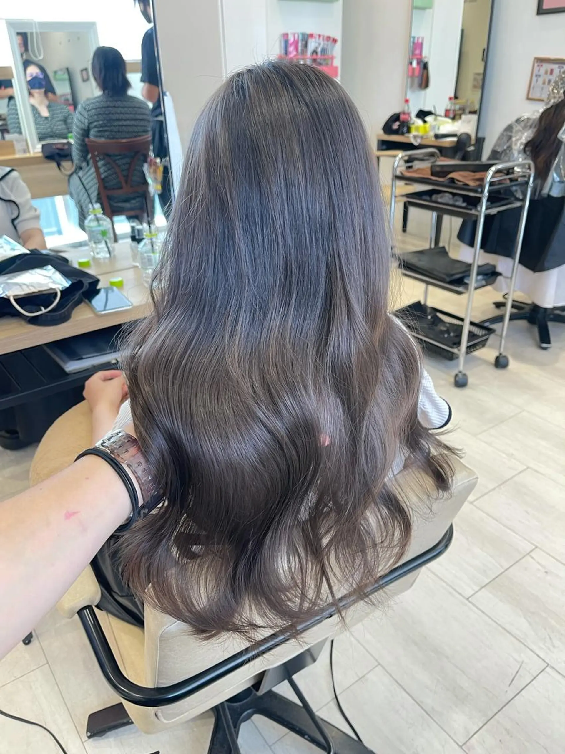 ロング カラー ブリーチ ラベンダーカラー ラベンダーグレー ヘアカラー インナーエクステ渋谷 🦋KAJIのヘアスタイル