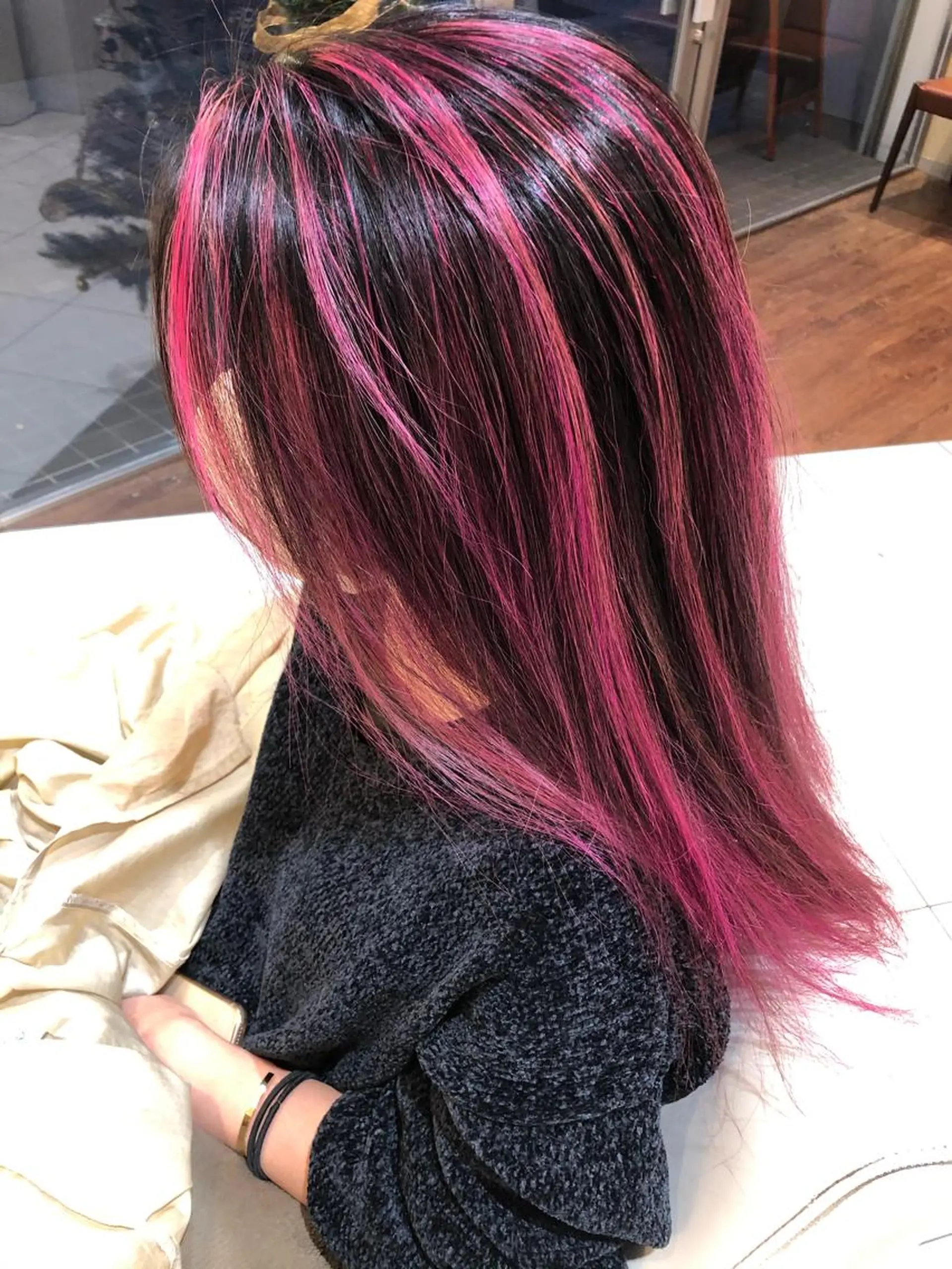 セミロング ハイライト ヘアカラー 神田 澪史のヘアスタイル