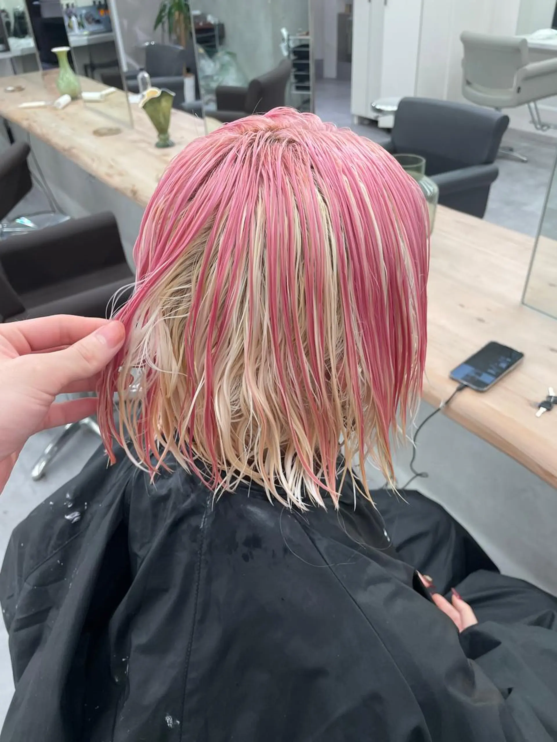 ミディアム カラー 切りっぱなしボブ レイヤー/縮毛矯正のヘアスタイル