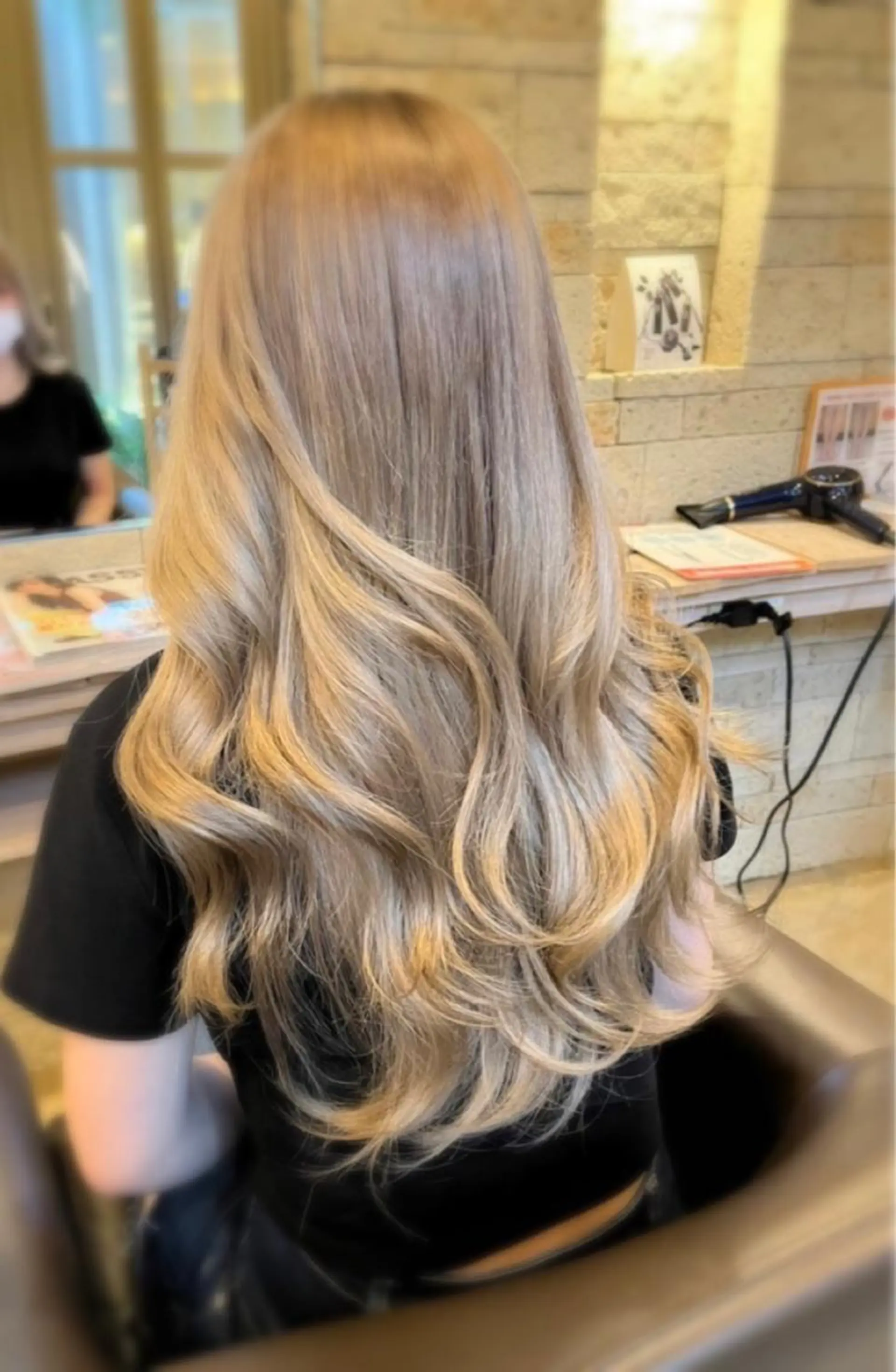 ロング カラー ヘアカラー トリートメント 中村 朱里のヘアスタイル