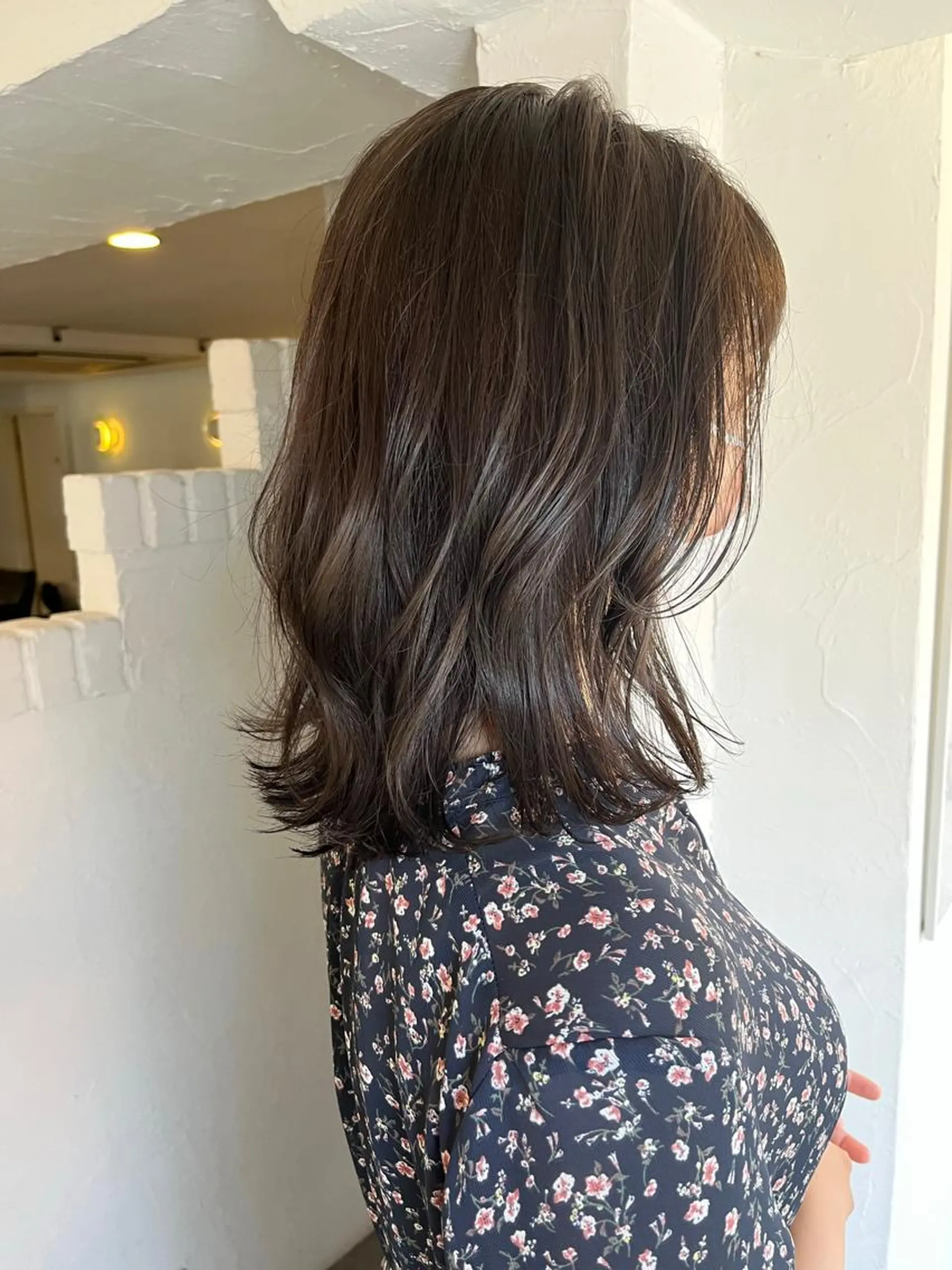 ミディアム カラー ヘアアレンジ ベージュカラー ブリーチ 透明感カラー ダブルカラー グレージュ ヘアカラー トリートメント SALOWIN恵比寿所属・ヘッドスパで脳を 整える✨chacoのヘアスタイル