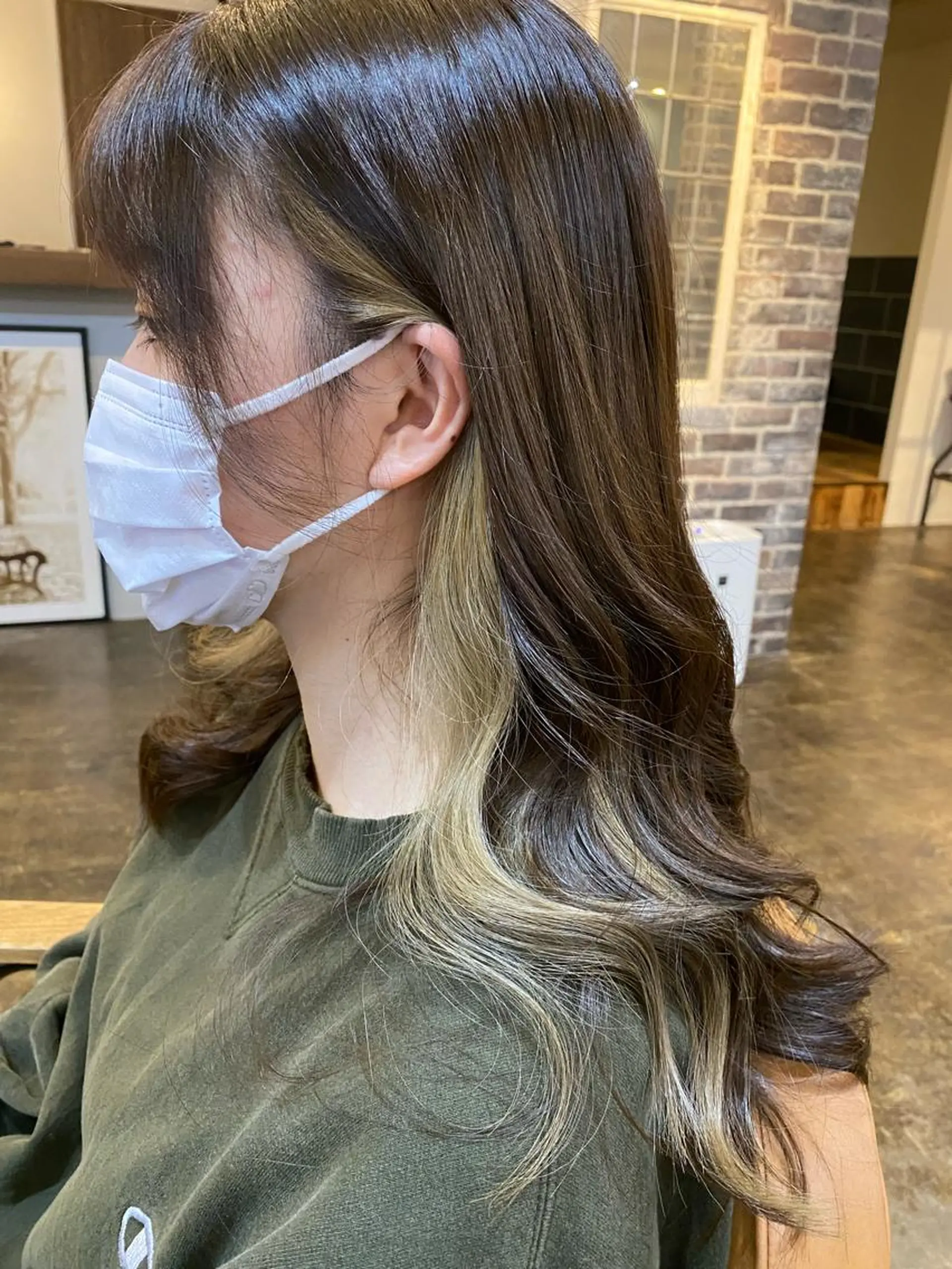 セミロング カラー ブリーチ インナーカラー カット ヘアカラー 髪質改善推し 巽のヘアスタイル