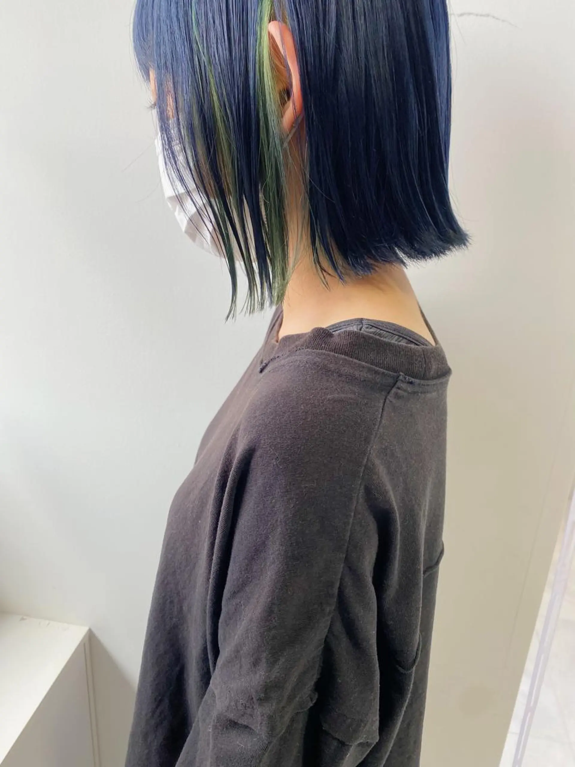 ショート カラー ネイビーカラー ヘアカラー 新井 広之のヘアスタイル