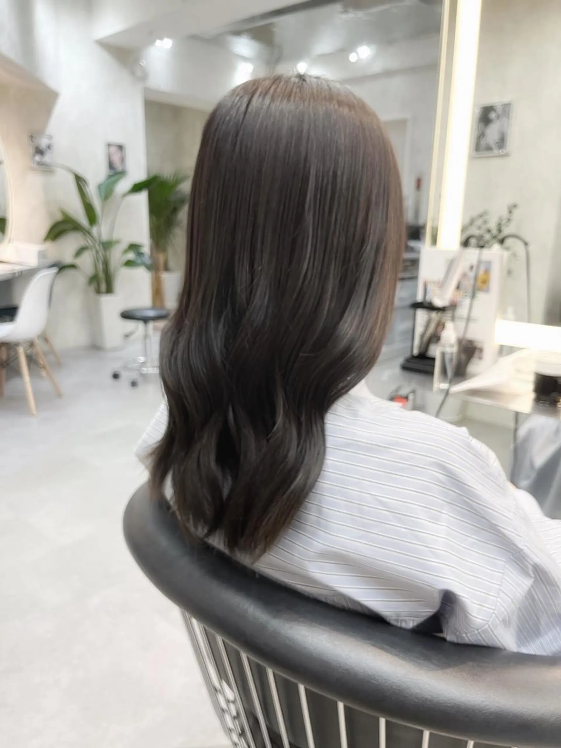 ミディアム カラー ヘアアレンジ ヘアカラー トリートメント ヘアセット ボブ｜韓国｜美髪矯正 ｜amika🌙のヘアスタイル