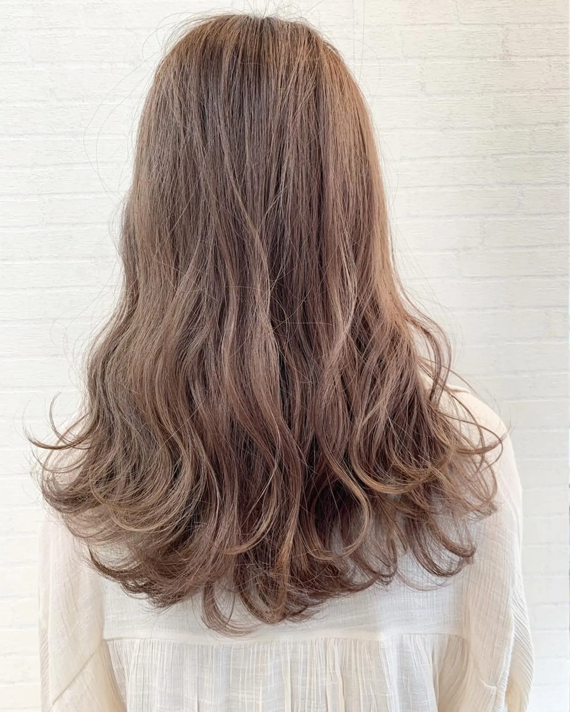 ロング カラー ベージュカラー 立川 奈那子のヘアスタイル