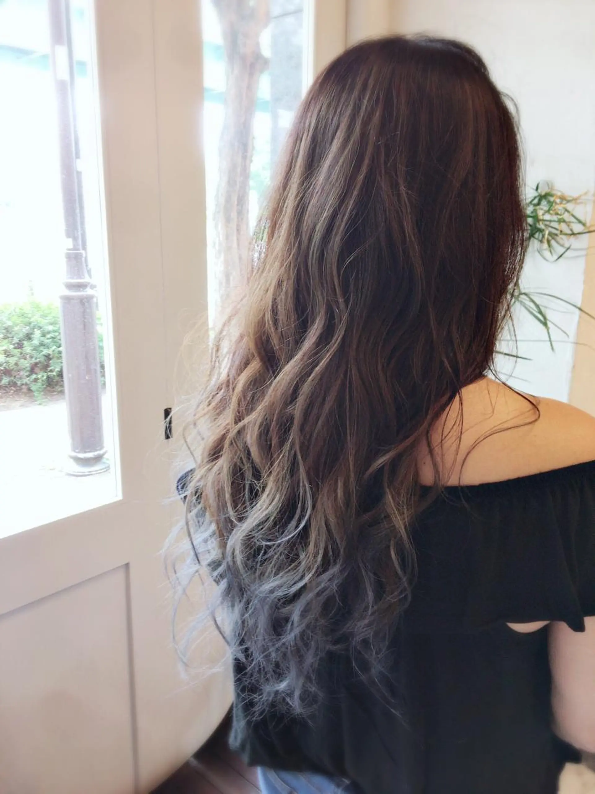 ロング カラー ブラウンカラー グラデーションカラー ネイビーカラー ケアブリーチ&シール エクステの店和田翔莉のヘアスタイル