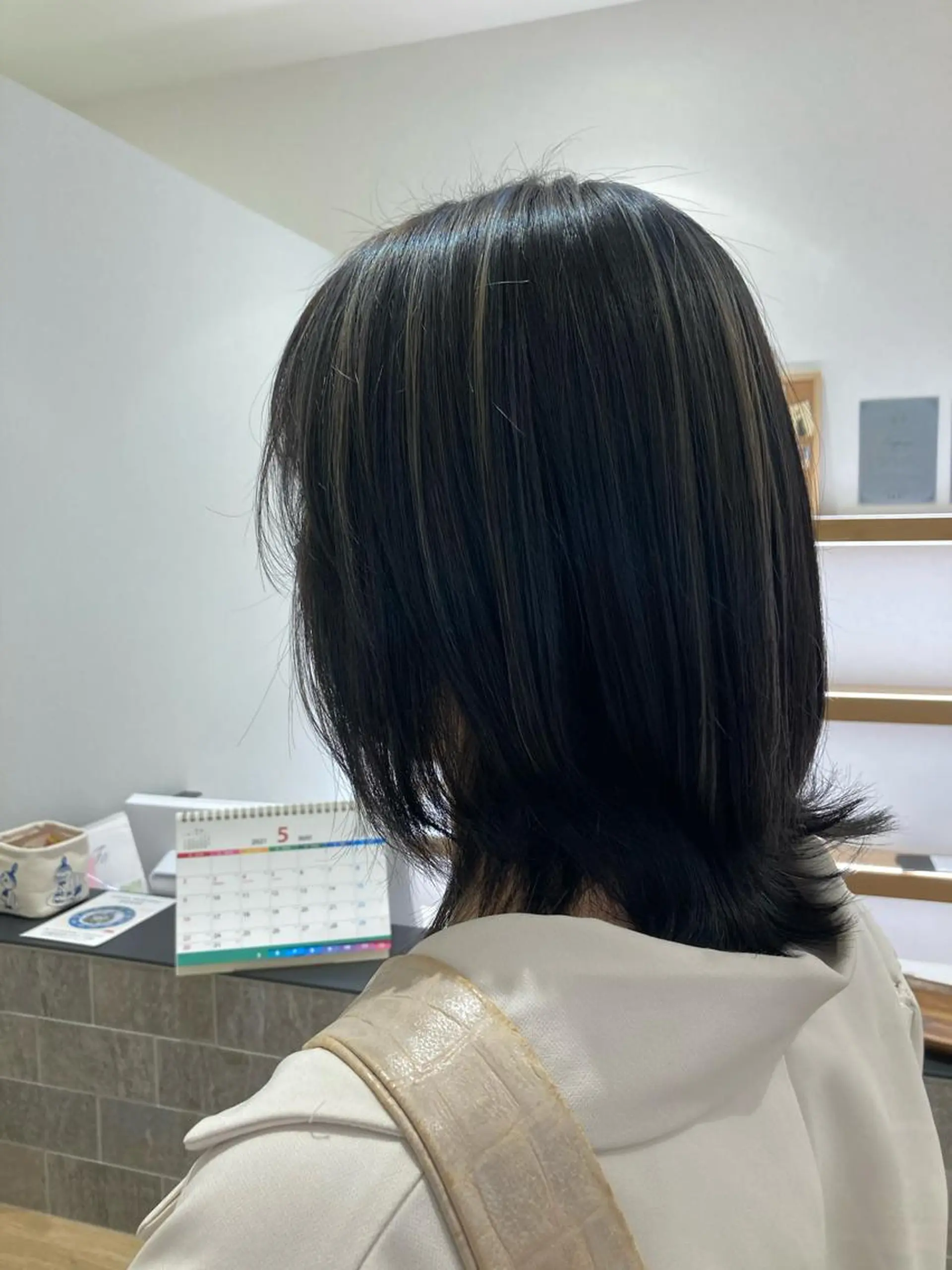 ミディアム カラー ハイライトカラー ハイライト cyan SANAMIのヘアスタイル