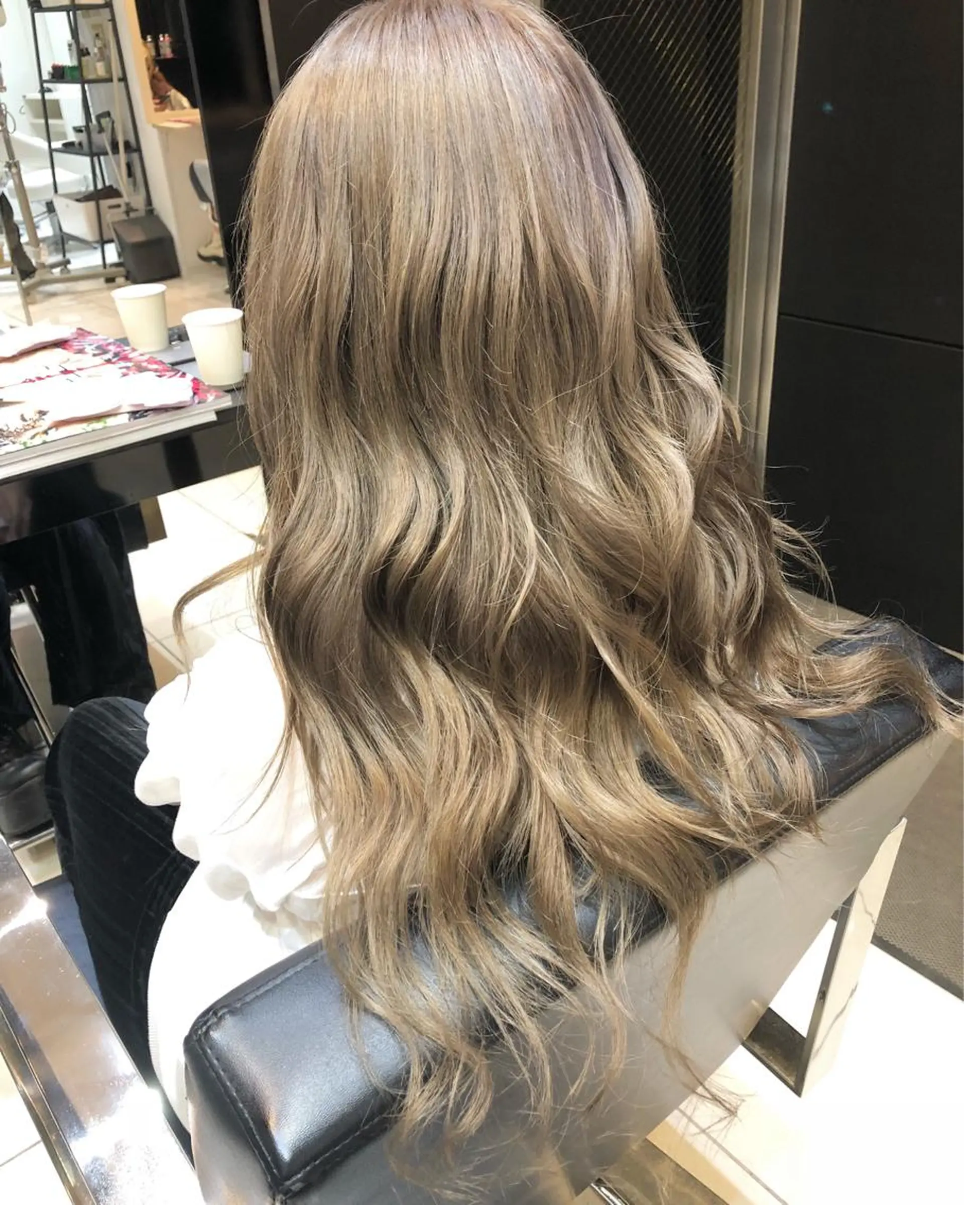 ロング カラー ベージュカラー ミルクティーベージュ 女性リピ90%🍨 🩷佐藤みずきのヘアスタイル