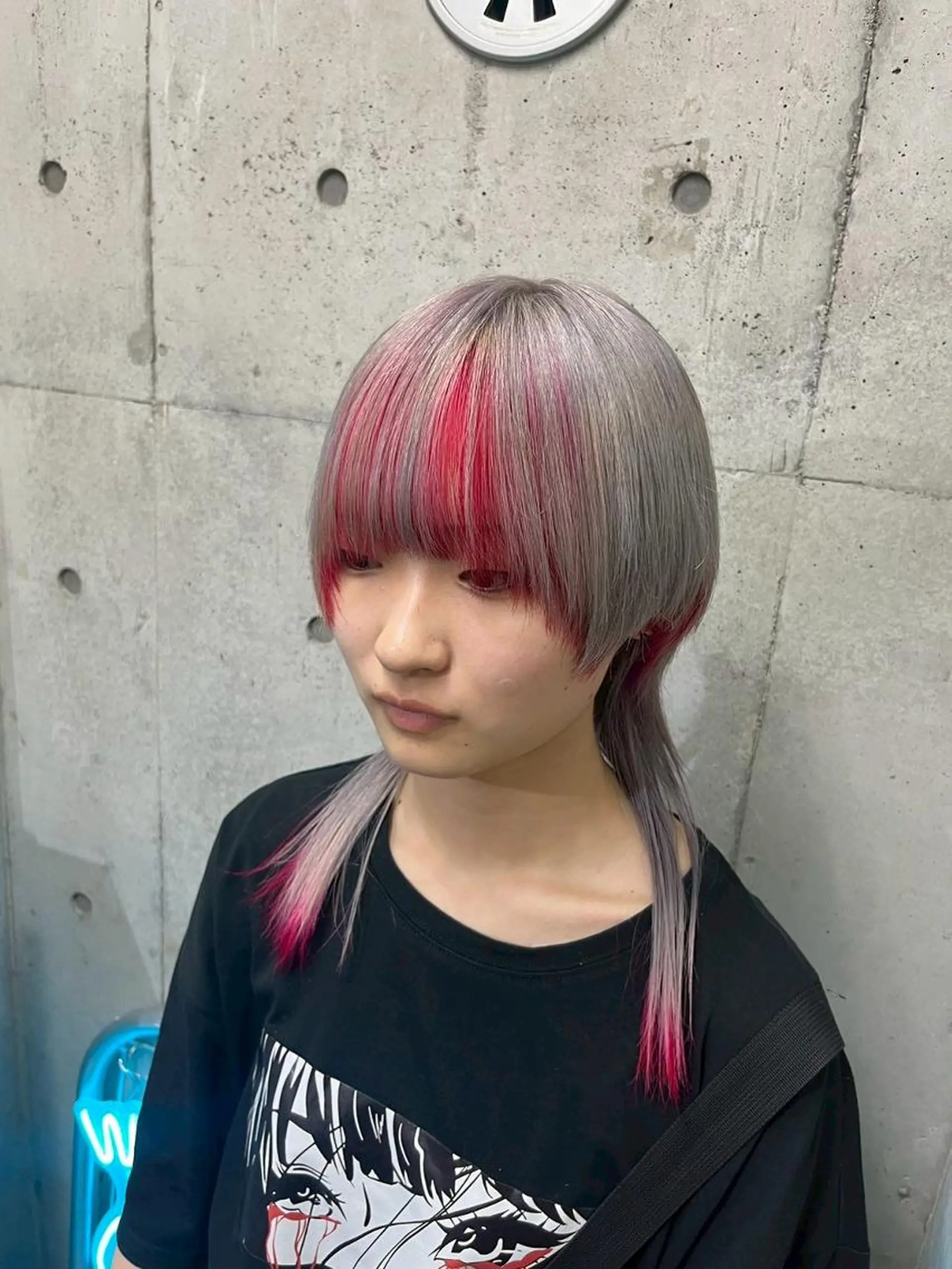 カラー ウルフカットデザイン カラー特化アールイーのヘアスタイル