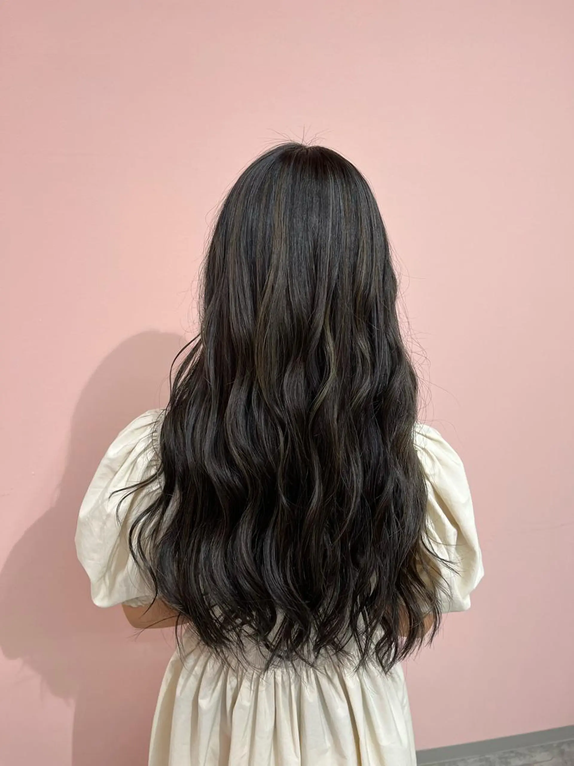 ロング カラー グレージュ ハイライトカラー シルバー シルバーグレージュ ハイライト RIYA❤︎ Aujuaソムリエのヘアスタイル