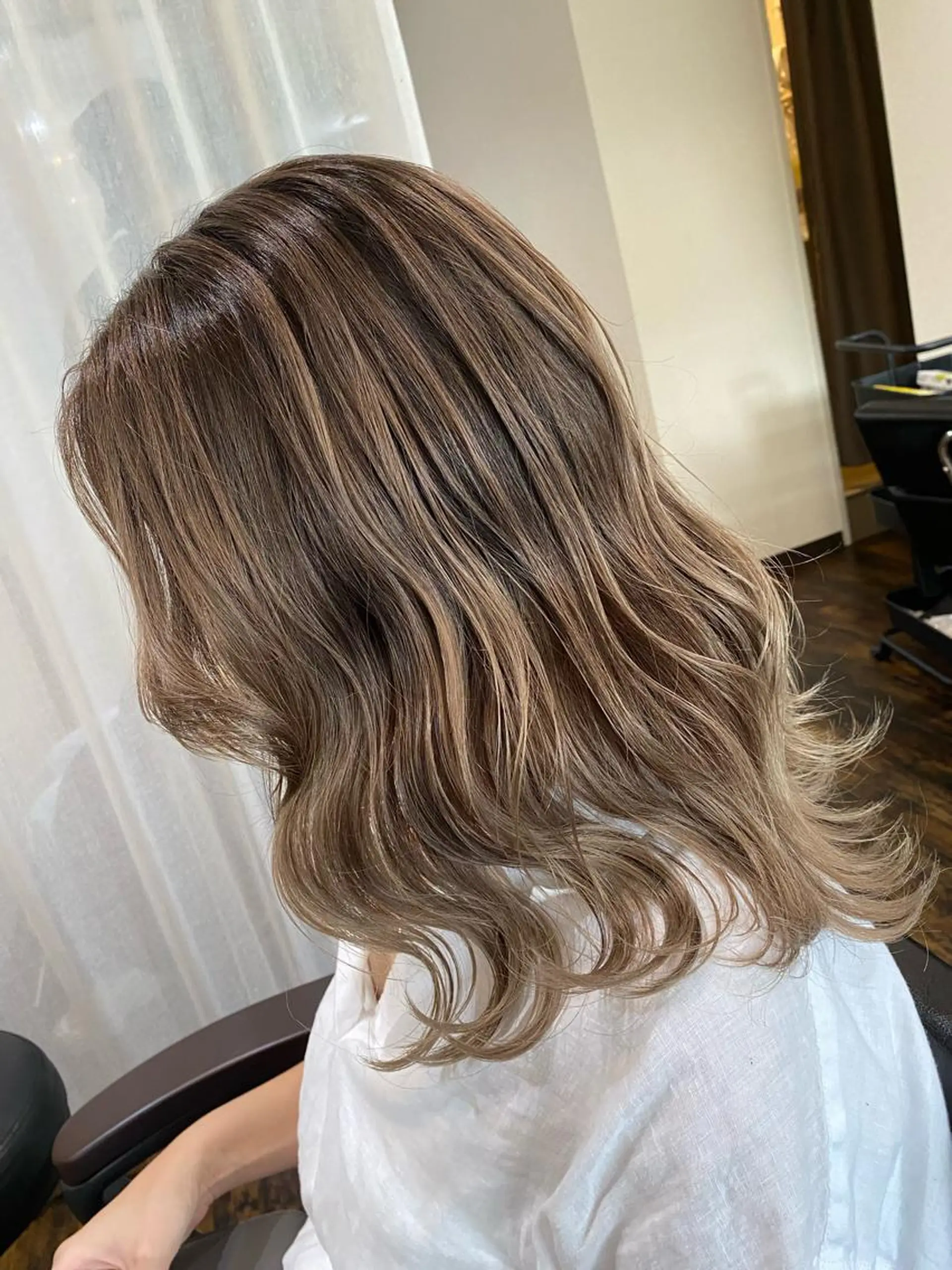 セミロング カラー バレイヤージュ レイヤーカット ヘアカラー トリートメント Tsuyoki .のヘアスタイル