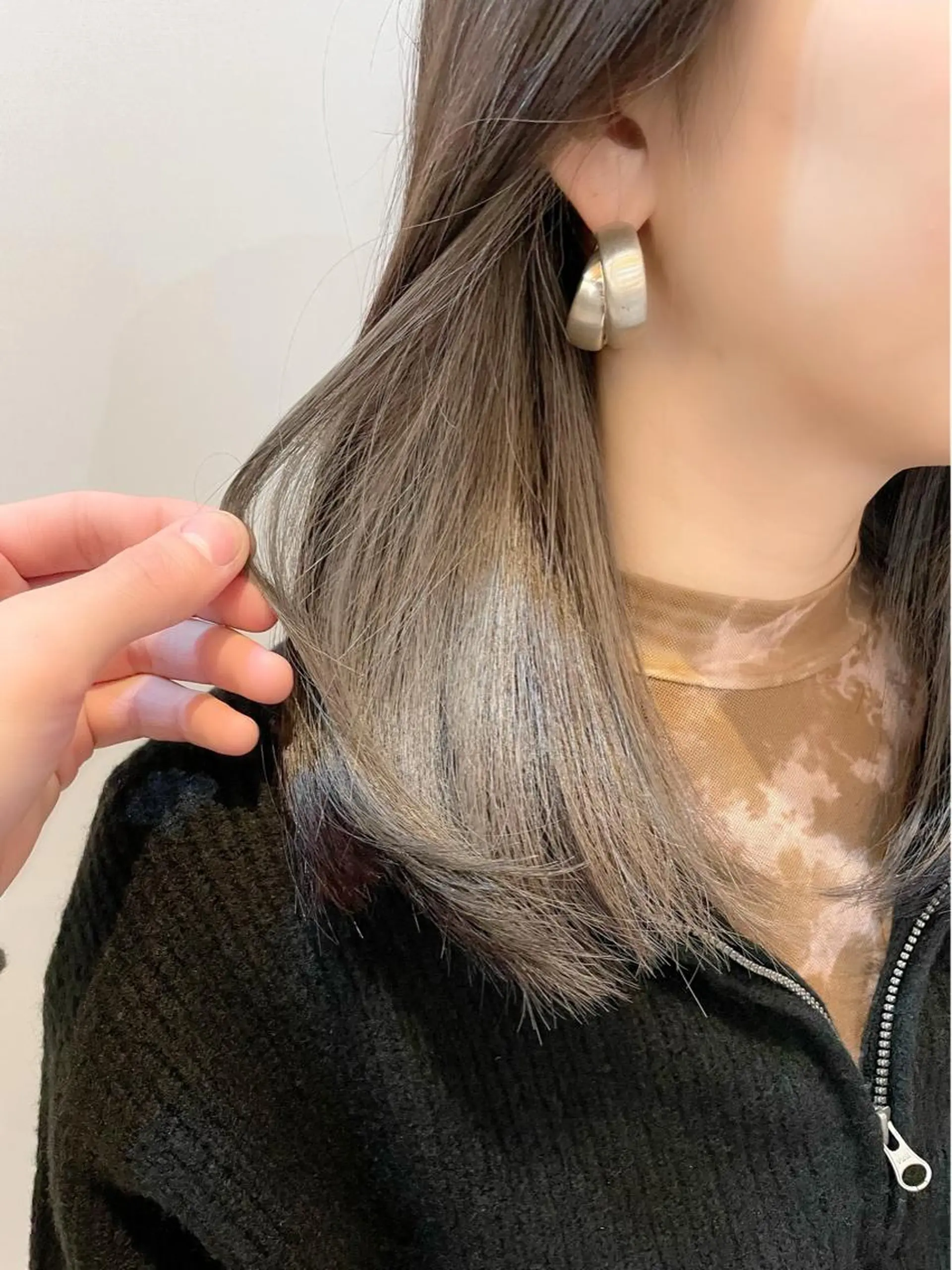 ミディアム カラー 顔周りカット 【オノザワリョウ】のヘアスタイル