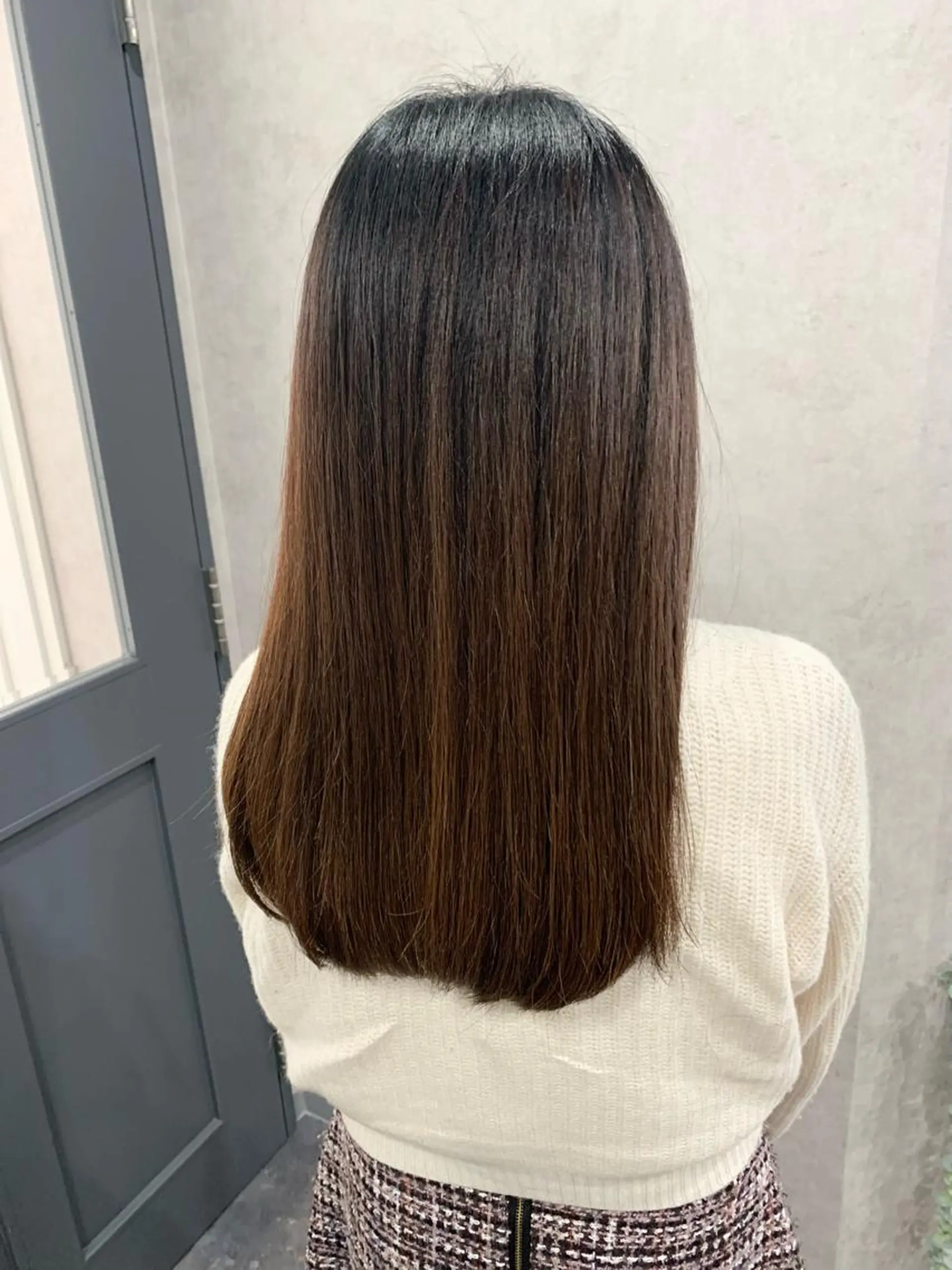 セミロング giniro ホソミのヘアスタイル