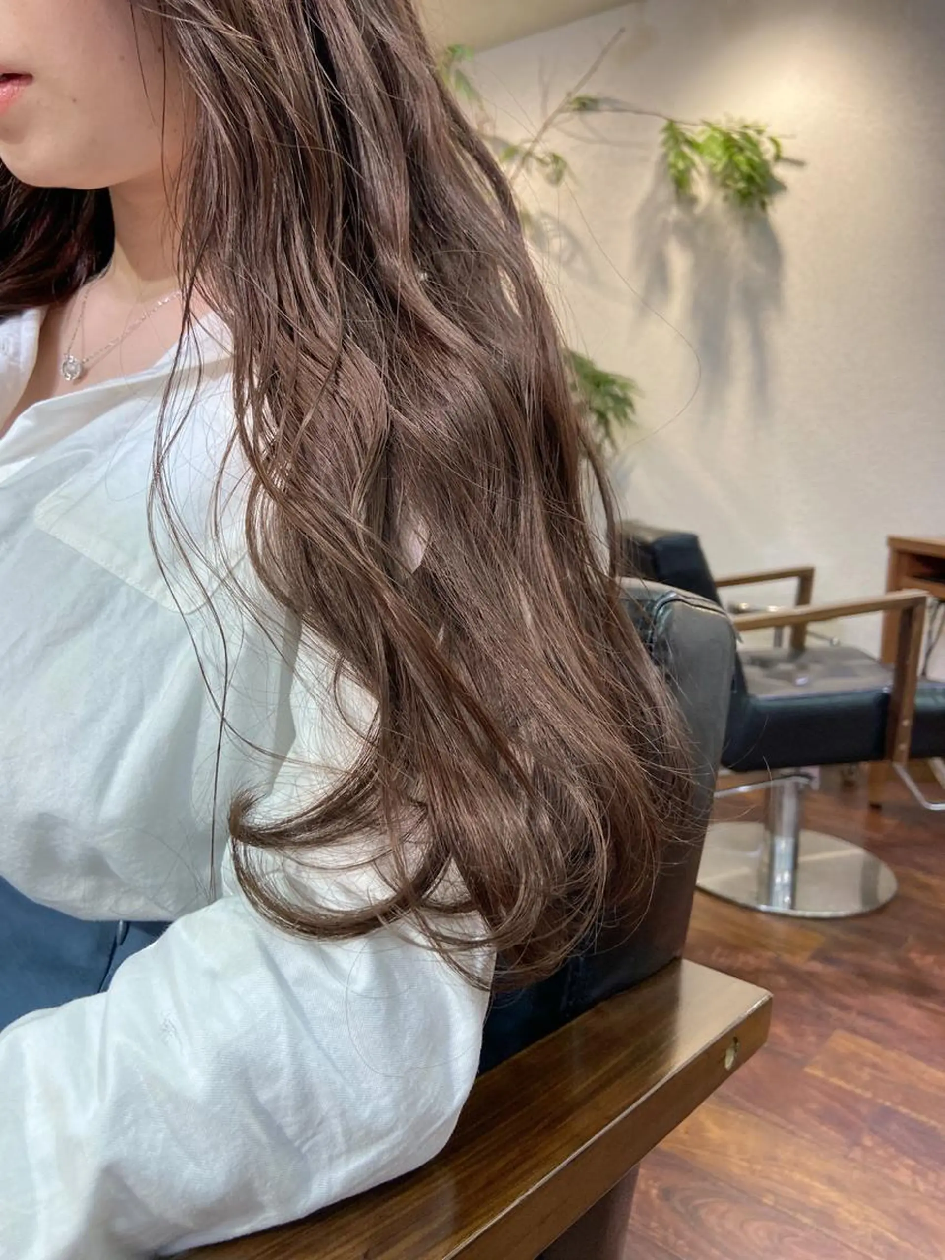 ロング カラー ベージュカラー ラベンダーカラー ラベンダーベージュ 岡本康平/ボブ /ブリーチ/レイヤーのヘアスタイル