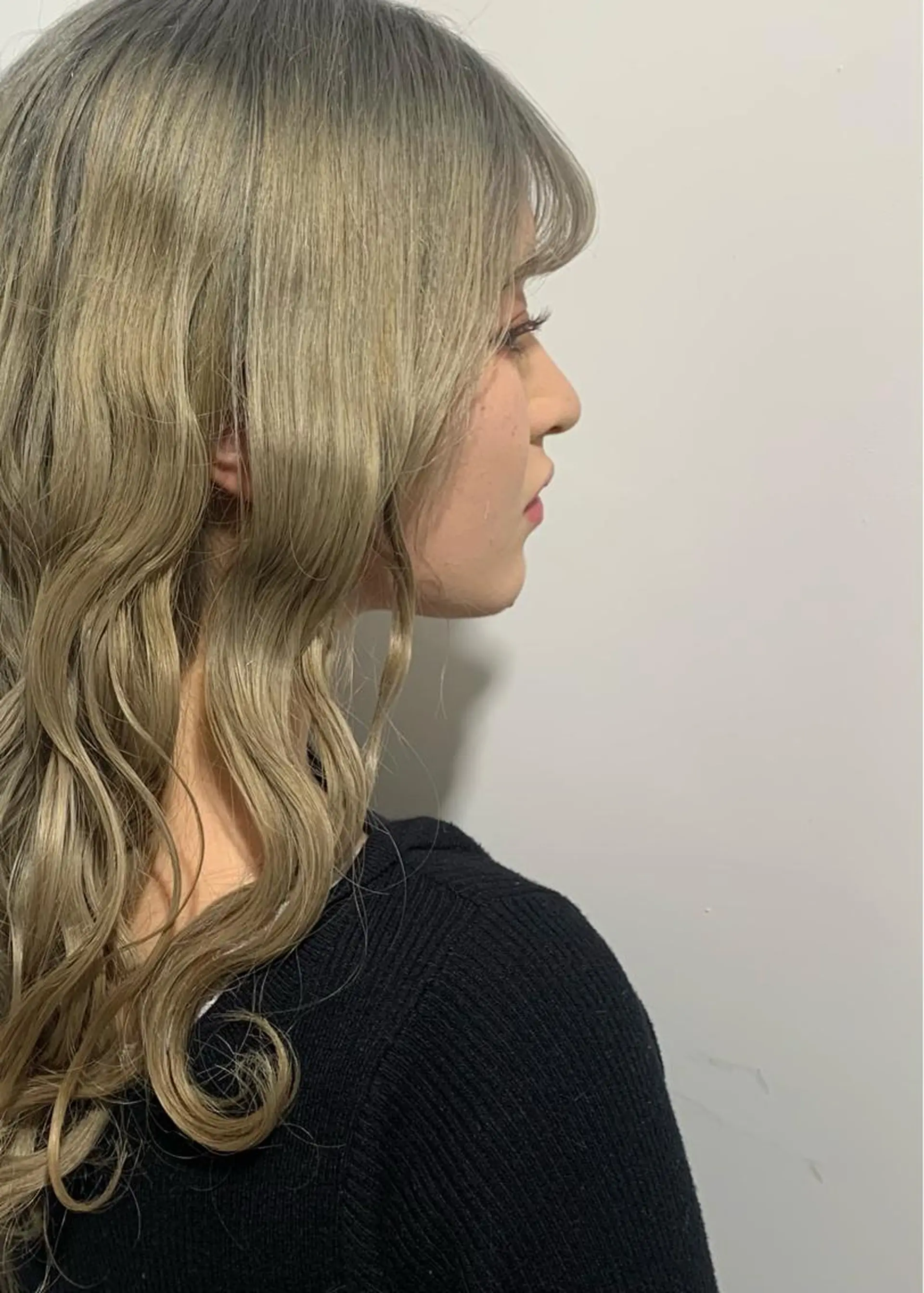 セミロング もにか🌞原宿/渋谷 🌝ブリーチカラーのヘアスタイル