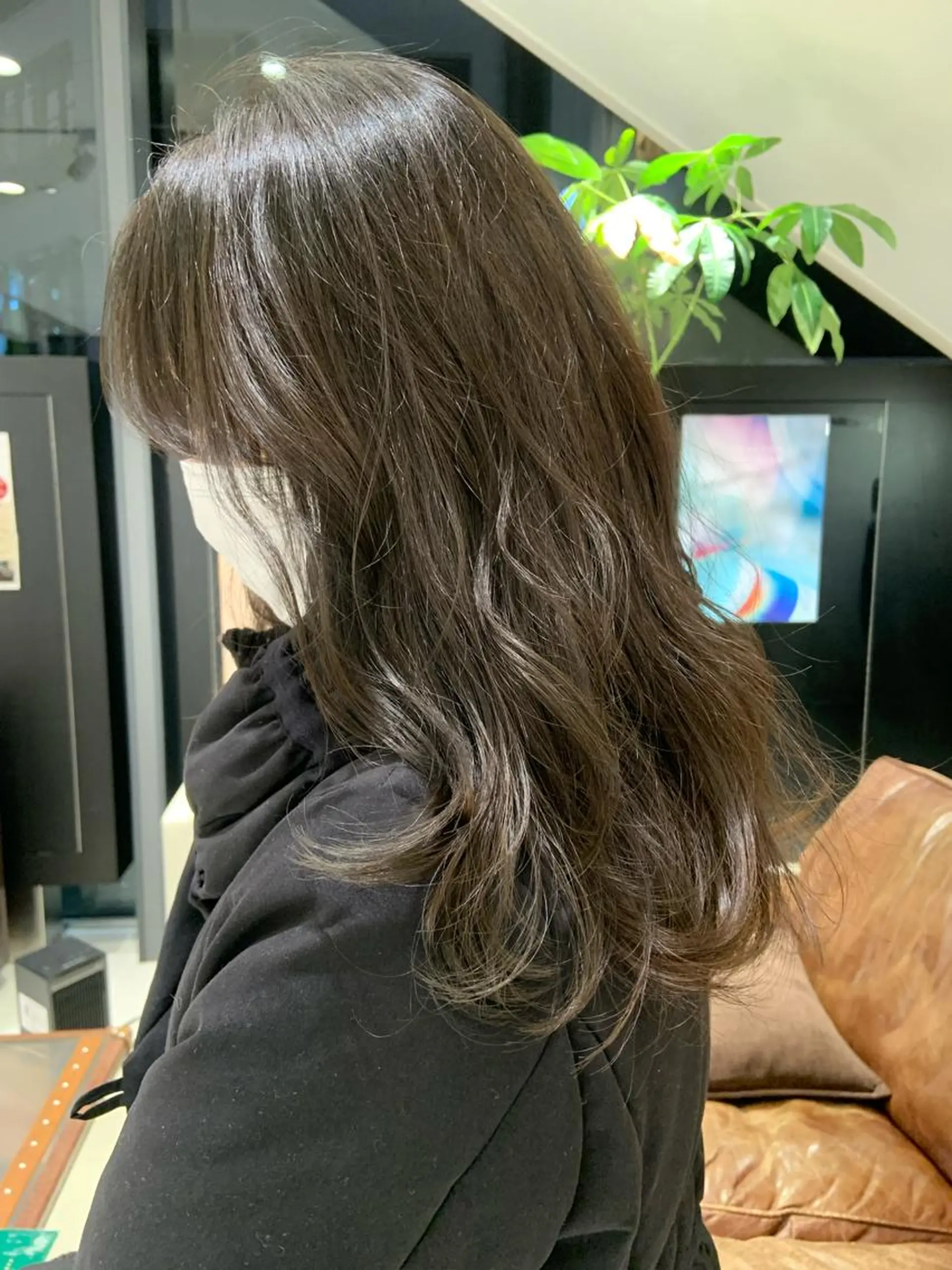 ロング カラー ベージュカラー オリーブベージュ レイヤーカット 小潟 千尋のヘアスタイル