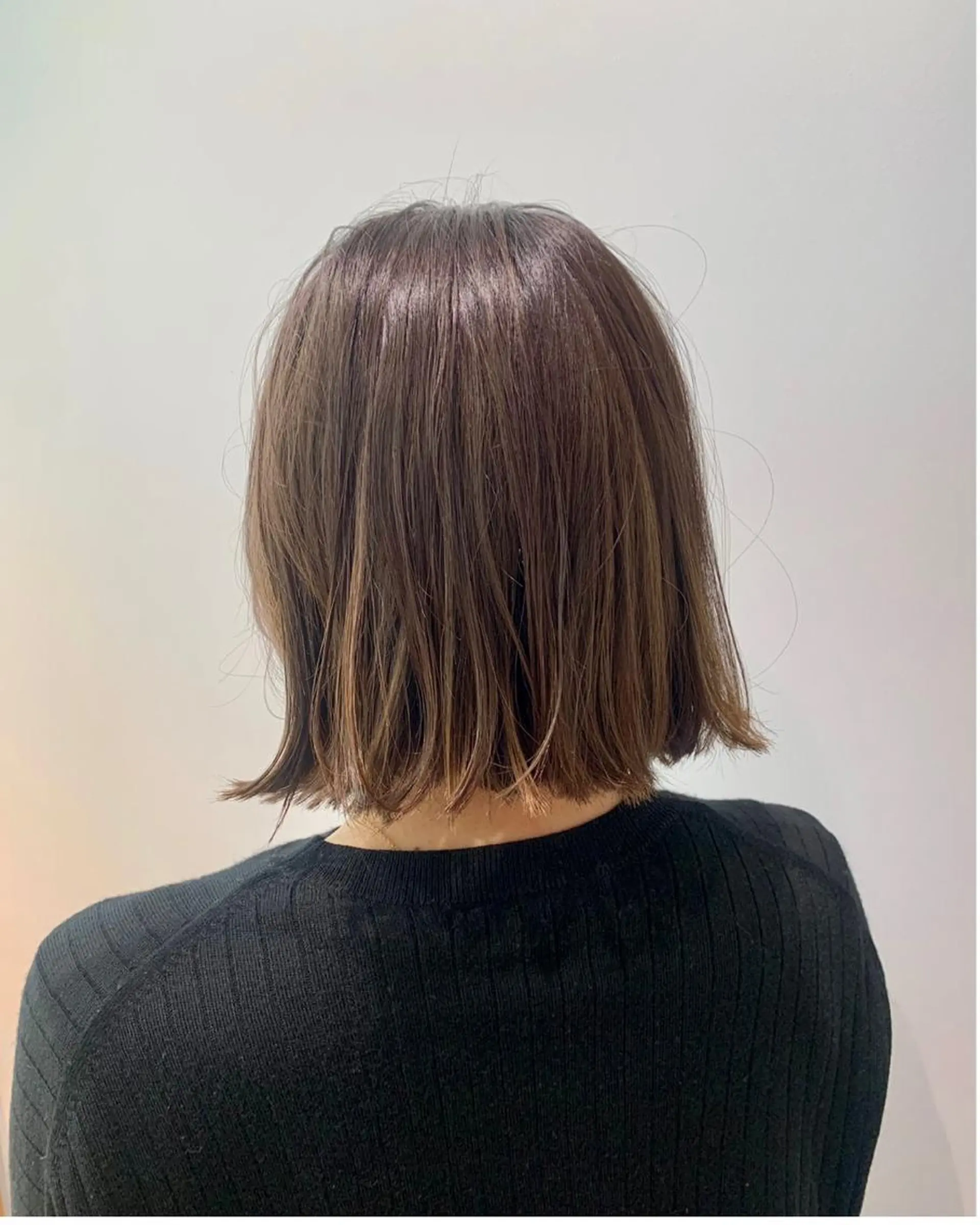 ミディアム カラー ベージュカラー ハイライトカラー オリーブベージュ ハイライト カット ヘアカラー トリートメント 透明感カラー/ボブ 今気になること占う人のヘアスタイル