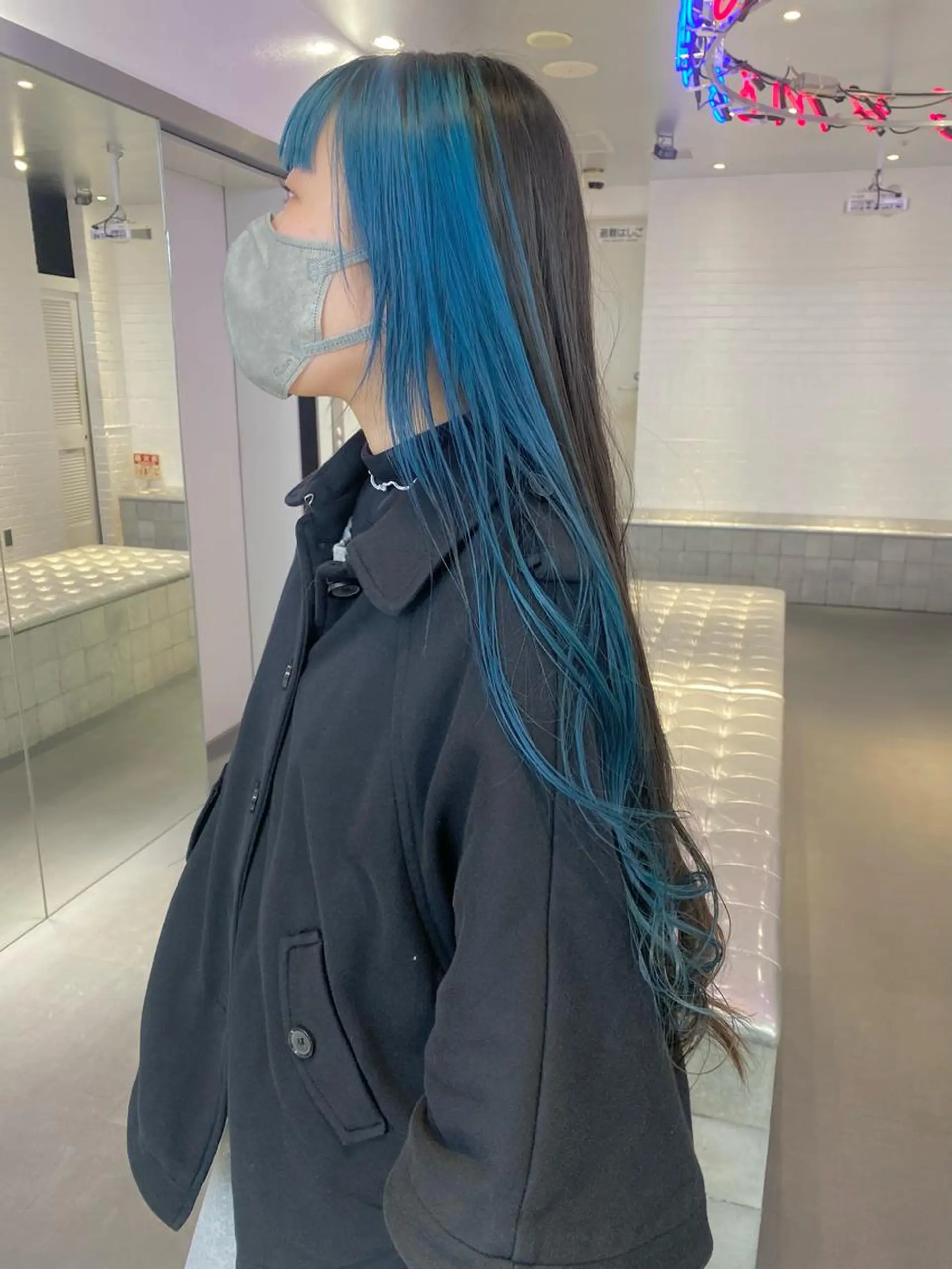 ロング カラー パーマ ブルーカラー デザインカラー インナーカラー カット ヘアカラー トリートメント 🎨ハイトーン/ 切りっぱなし みつきのヘアスタイル