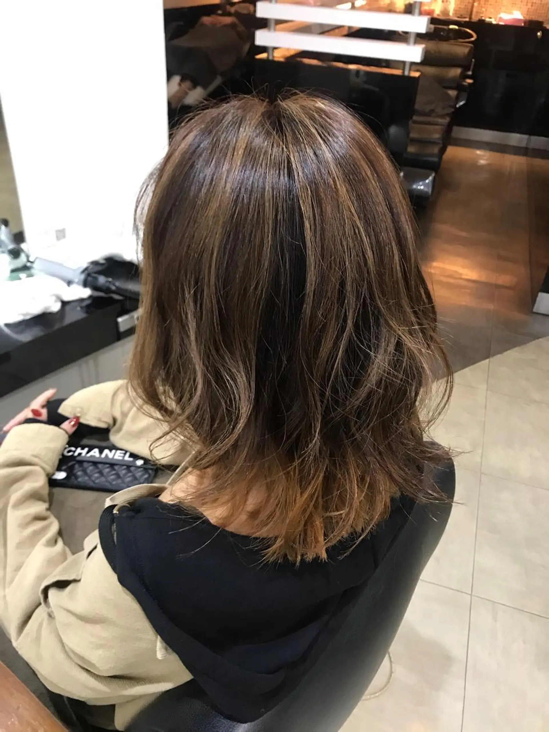 ミディアム カラー ヘアアレンジ バレイヤージュ レイヤーカット 烏山 達也のヘアスタイル