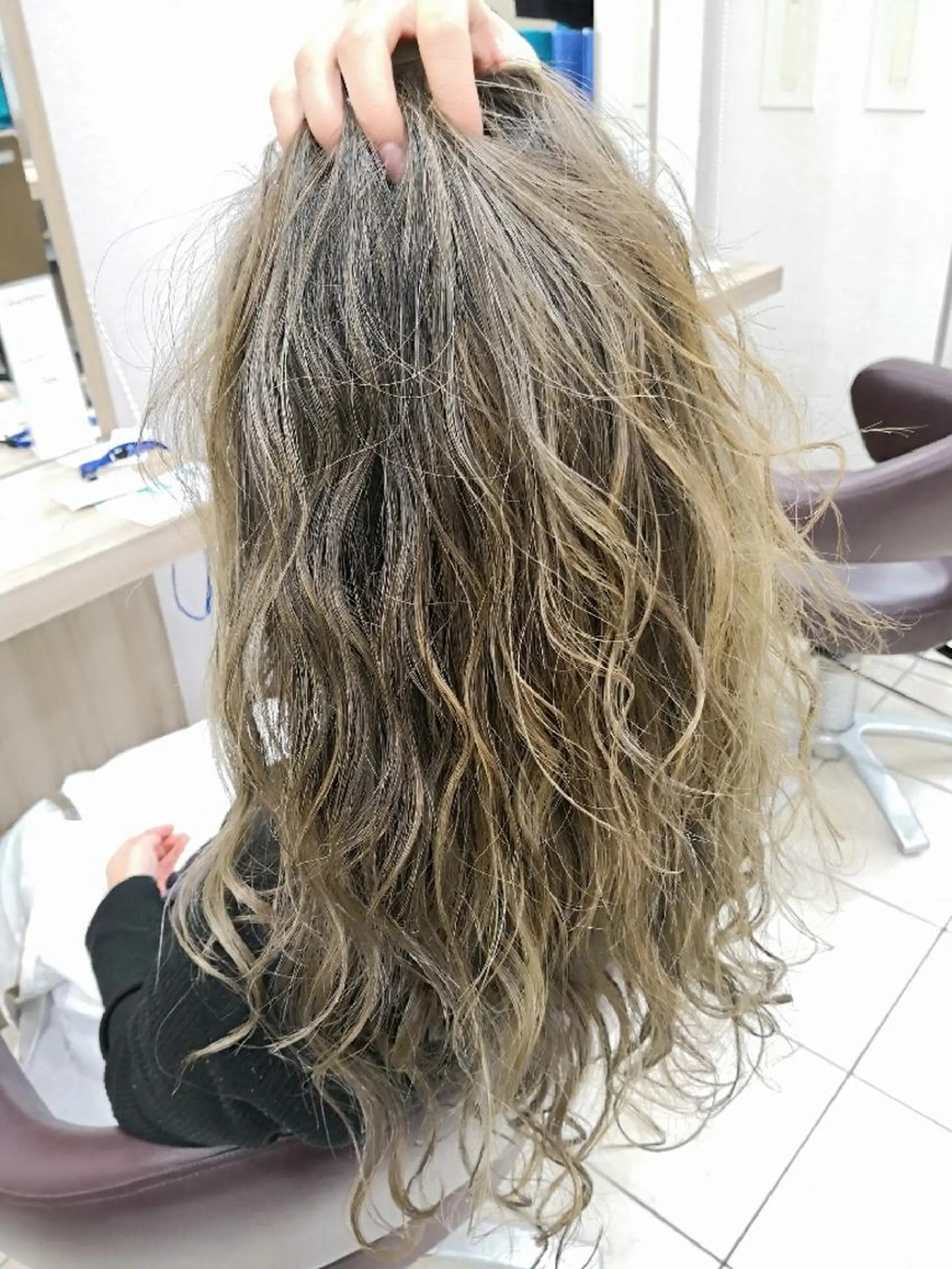 カラー ロング グラデーションカラー グレージュ ハイライトカラー ハイライト 🩶ハイライトカラー 🩶ASH西葛西鈴木のヘアスタイル