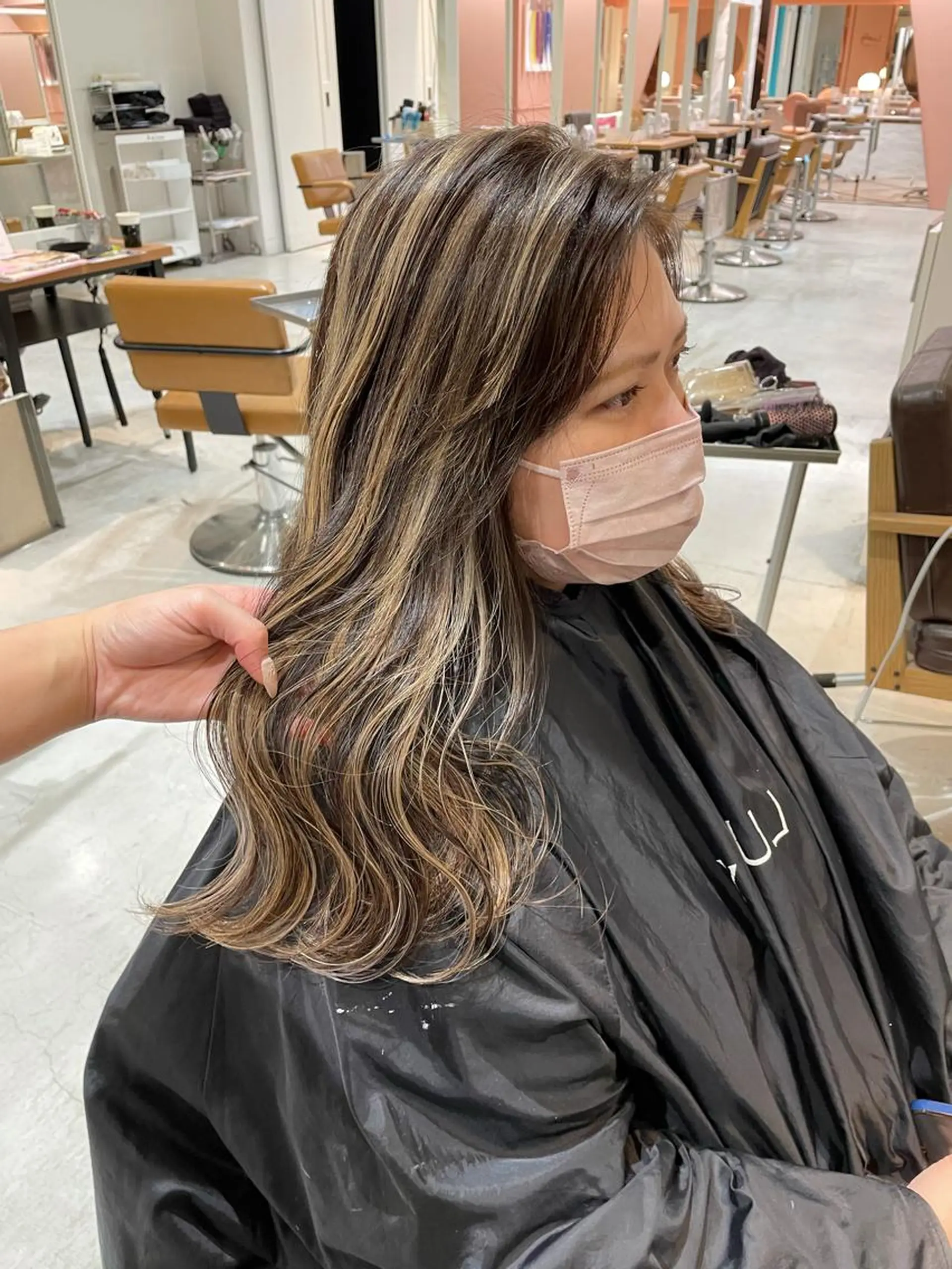 ロング カラー ブリーチ デザインカラー ハイライトカラー ハイライト 大阪韓国ヘア 🦋RINKAのヘアスタイル