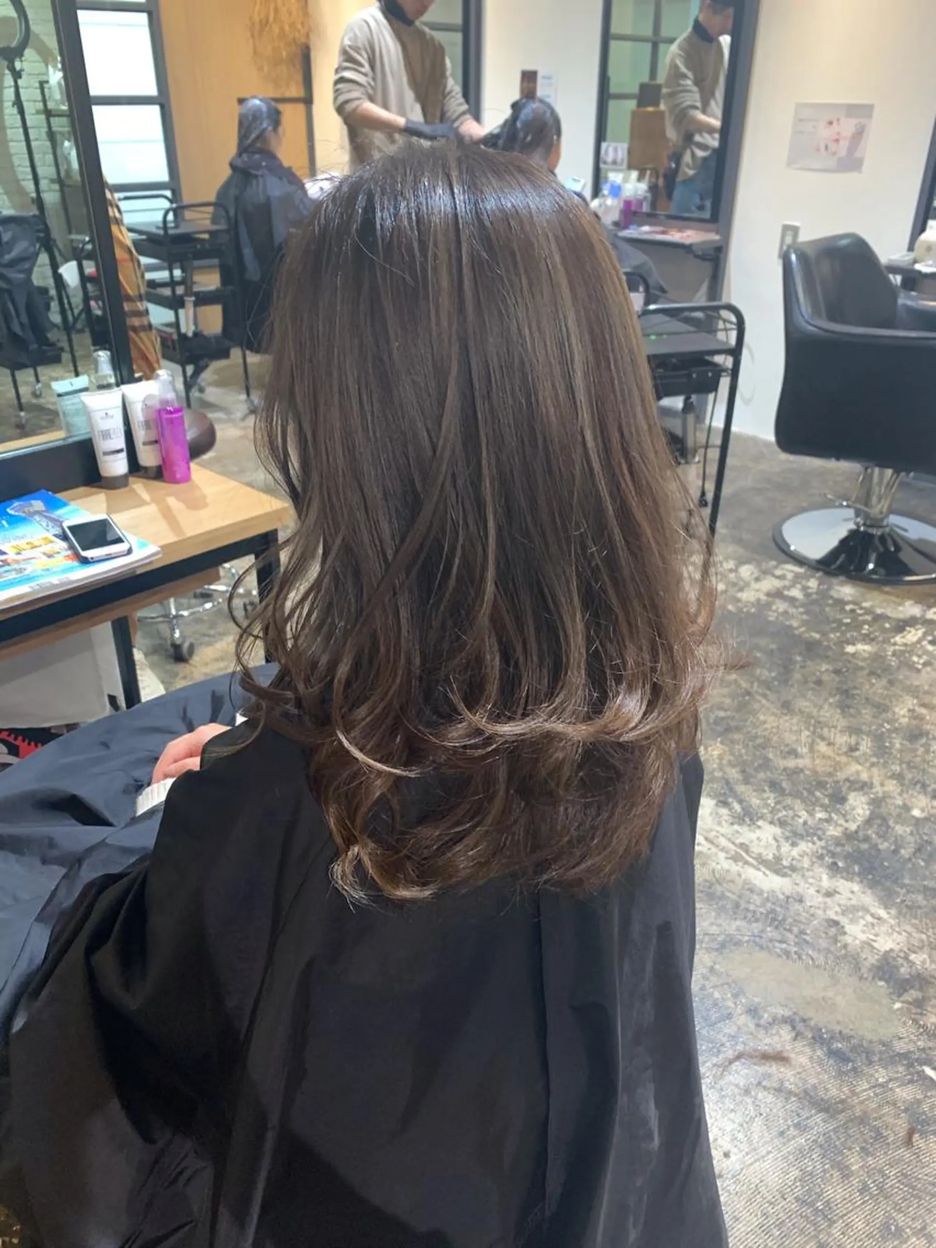 セミロング カラー UMEDA FIGAROのヘアスタイル