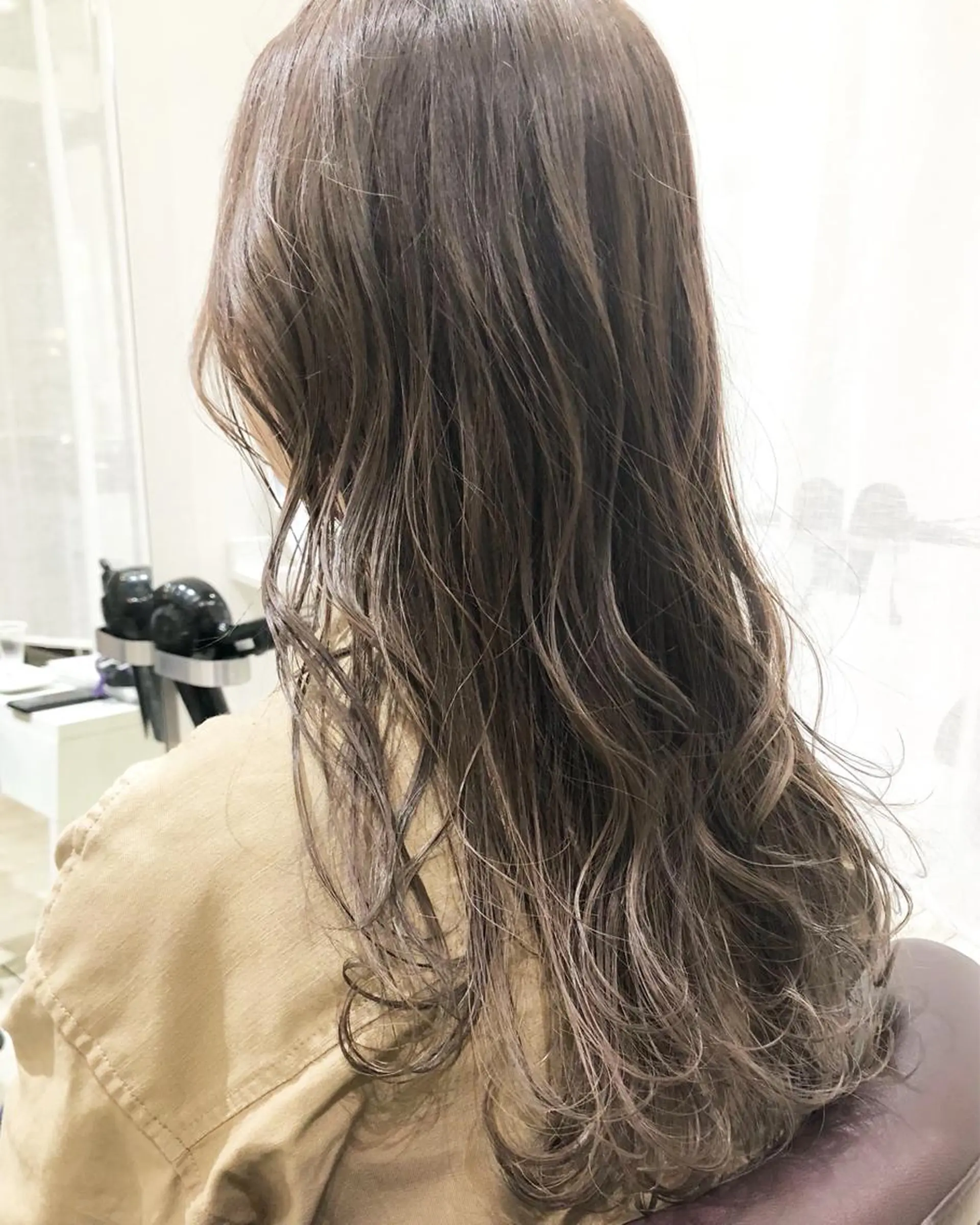 ロング カラー アディクシーカラー アッシュ ベージュカラー ブリーチ ダブルカラー 中村 よしひでのヘアスタイル
