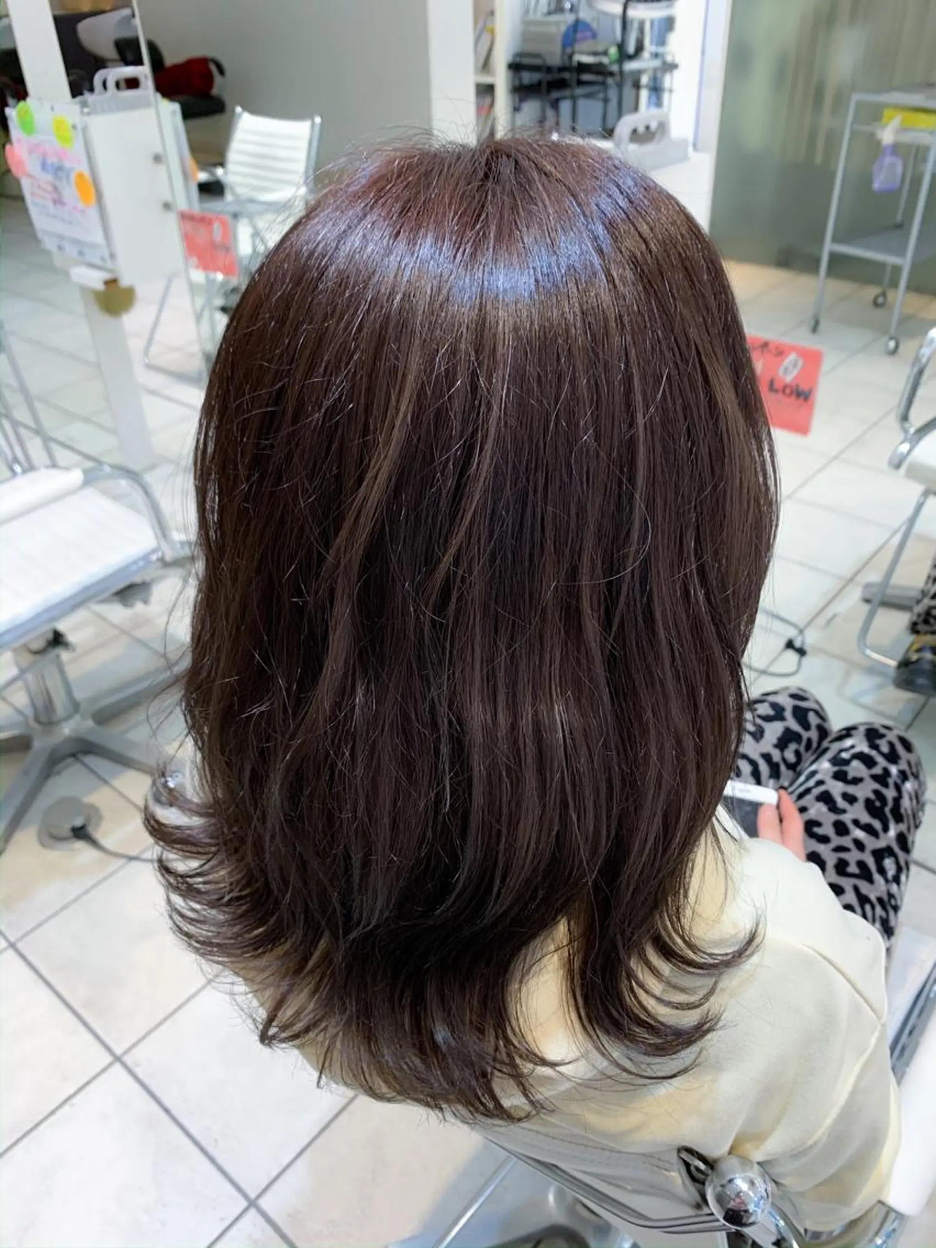 ミディアム カラー ブラウンカラー バイオレットカラー バイオレットブラウン 地毛風ストレート/ 髪質改善/榎本流行のヘアスタイル