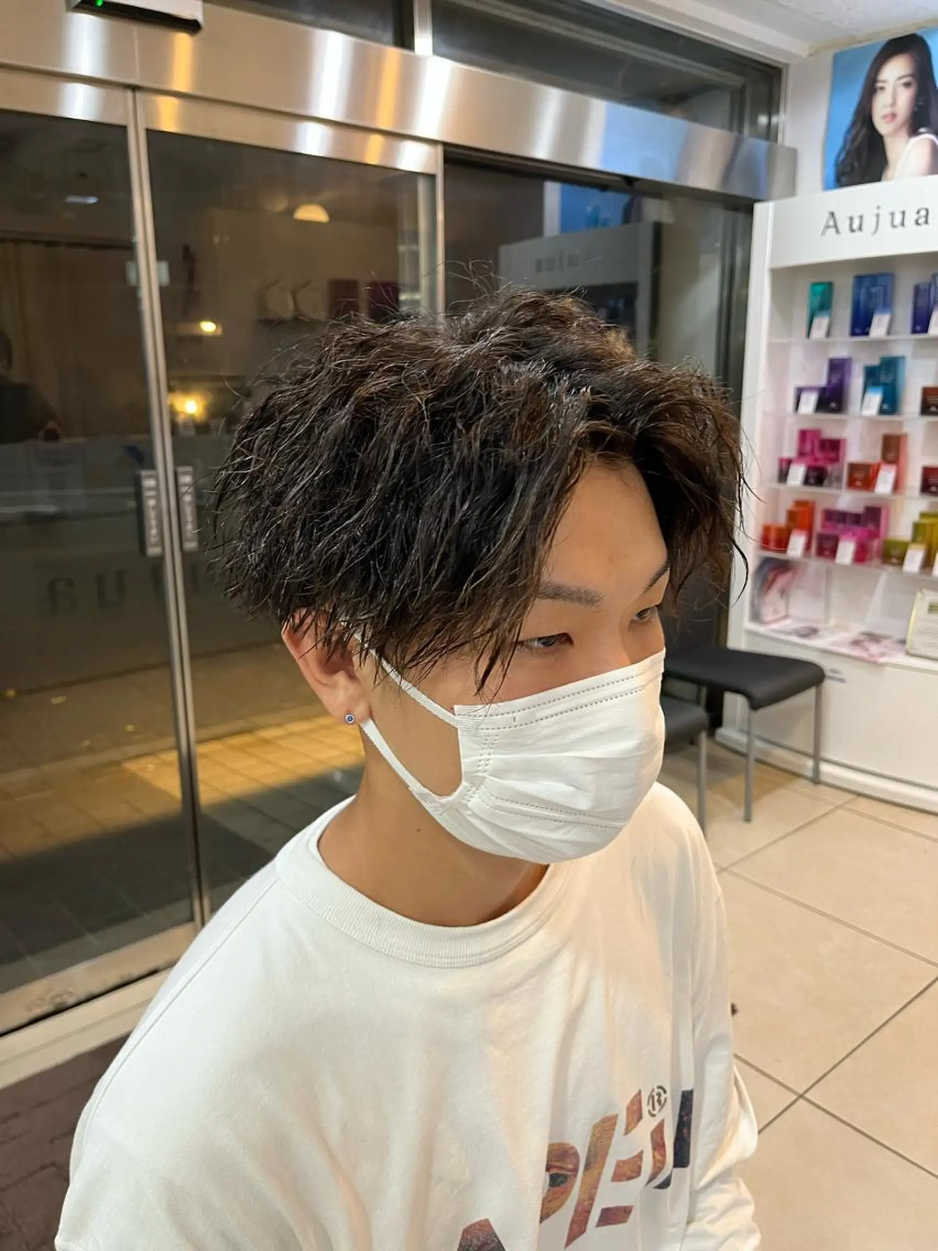 ミディアム パーマ メンズ センターパート カット パーマ 韓国メンズヘア/ 毛流れヘア　須田龍世のヘアスタイル